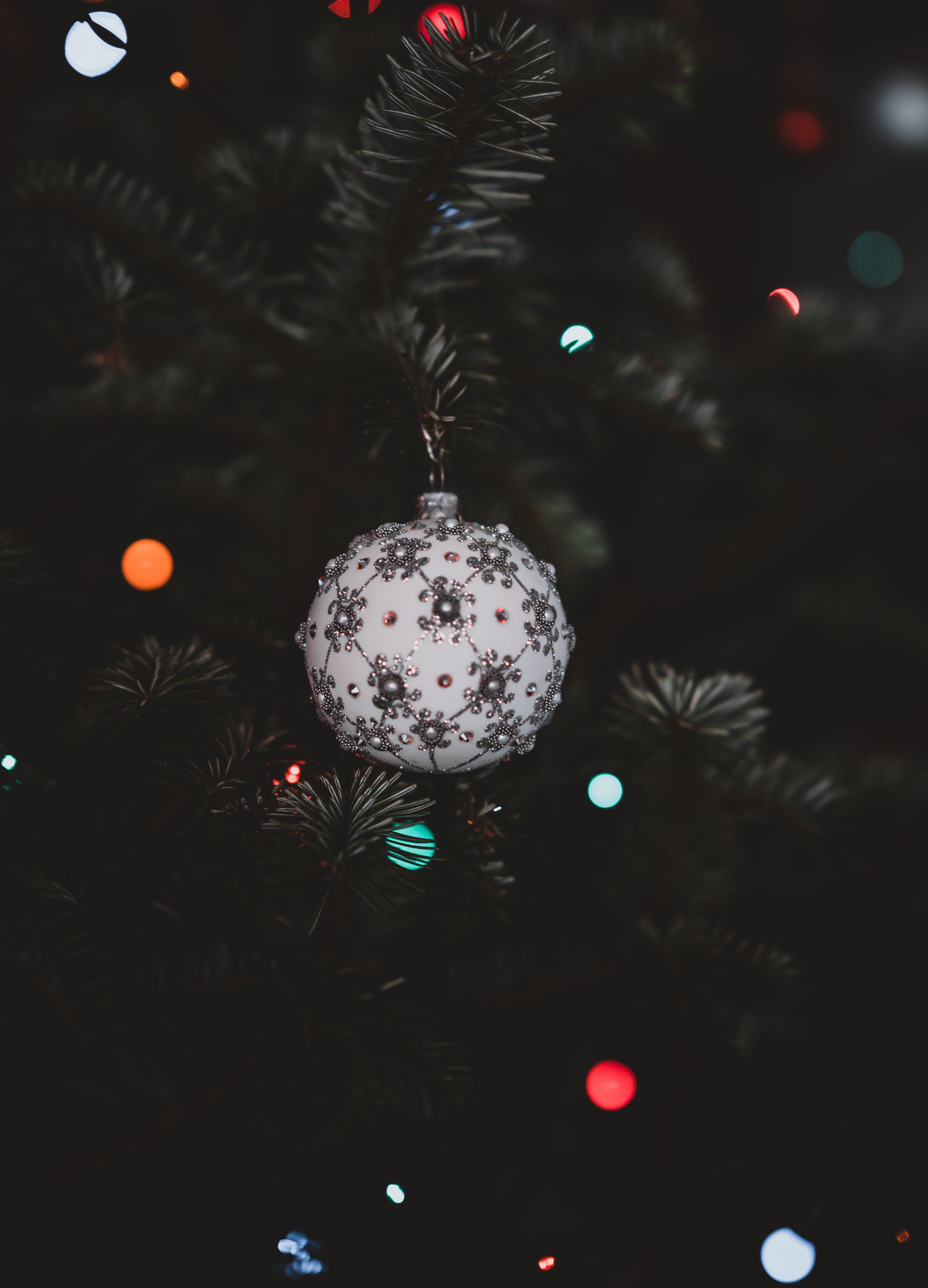 157078 Bild herunterladen weihnachtsbaum, feiertage, neujahr, dekoration, weihnachten, neues jahr, ball, weihnachtsbaum spielzeug - Hintergrundbilder und Bildschirmschoner kostenlos