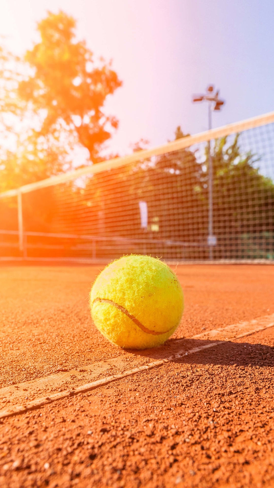 Скачать картинку Теннис, Шар, Мяч, Солнечно, Большой Теннис, Виды Спорта в телефон бесплатно.