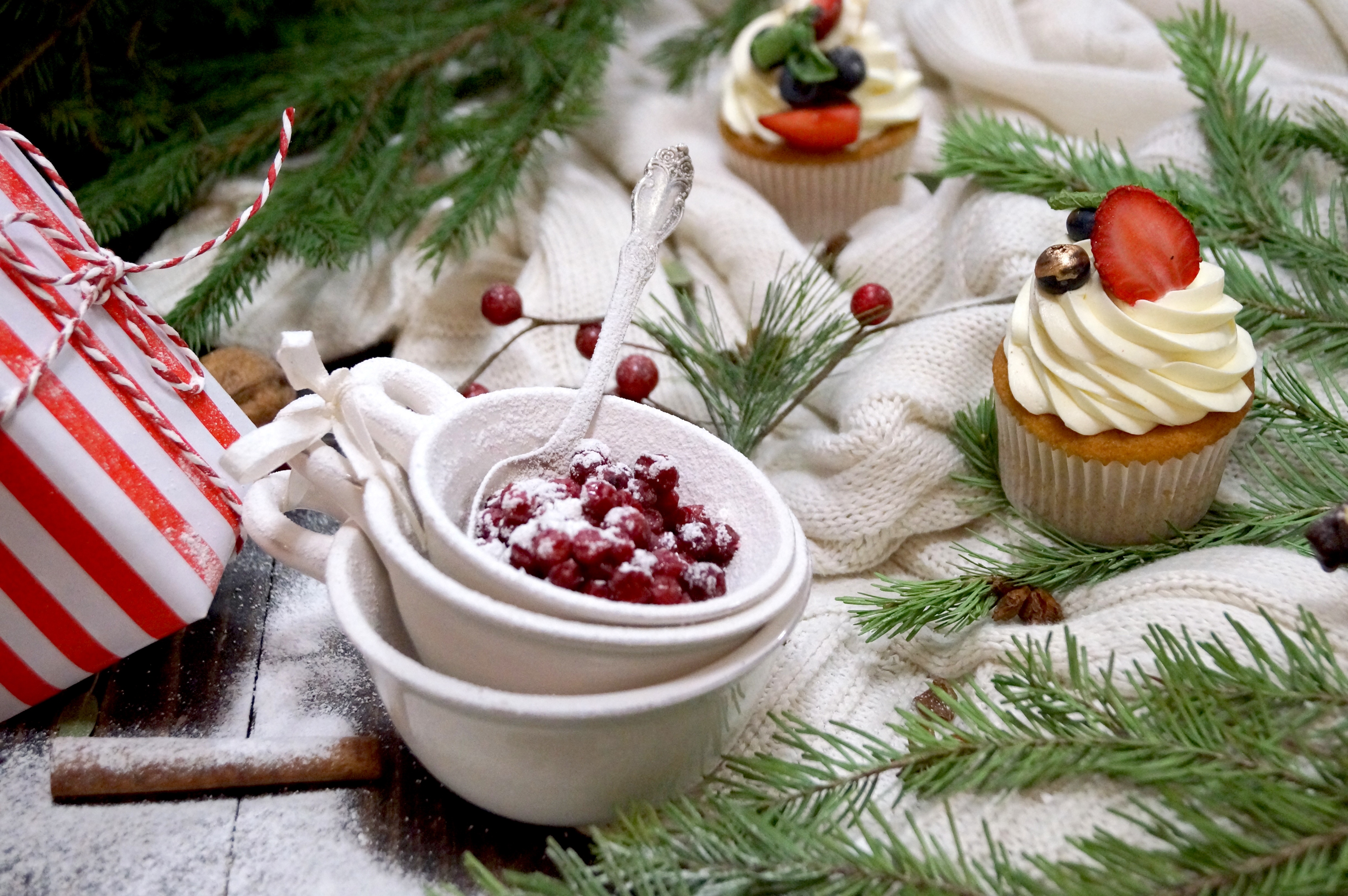 1006068 Bild herunterladen feiertage, weihnachten, frucht, cranberry, cupcake - Hintergrundbilder und Bildschirmschoner kostenlos