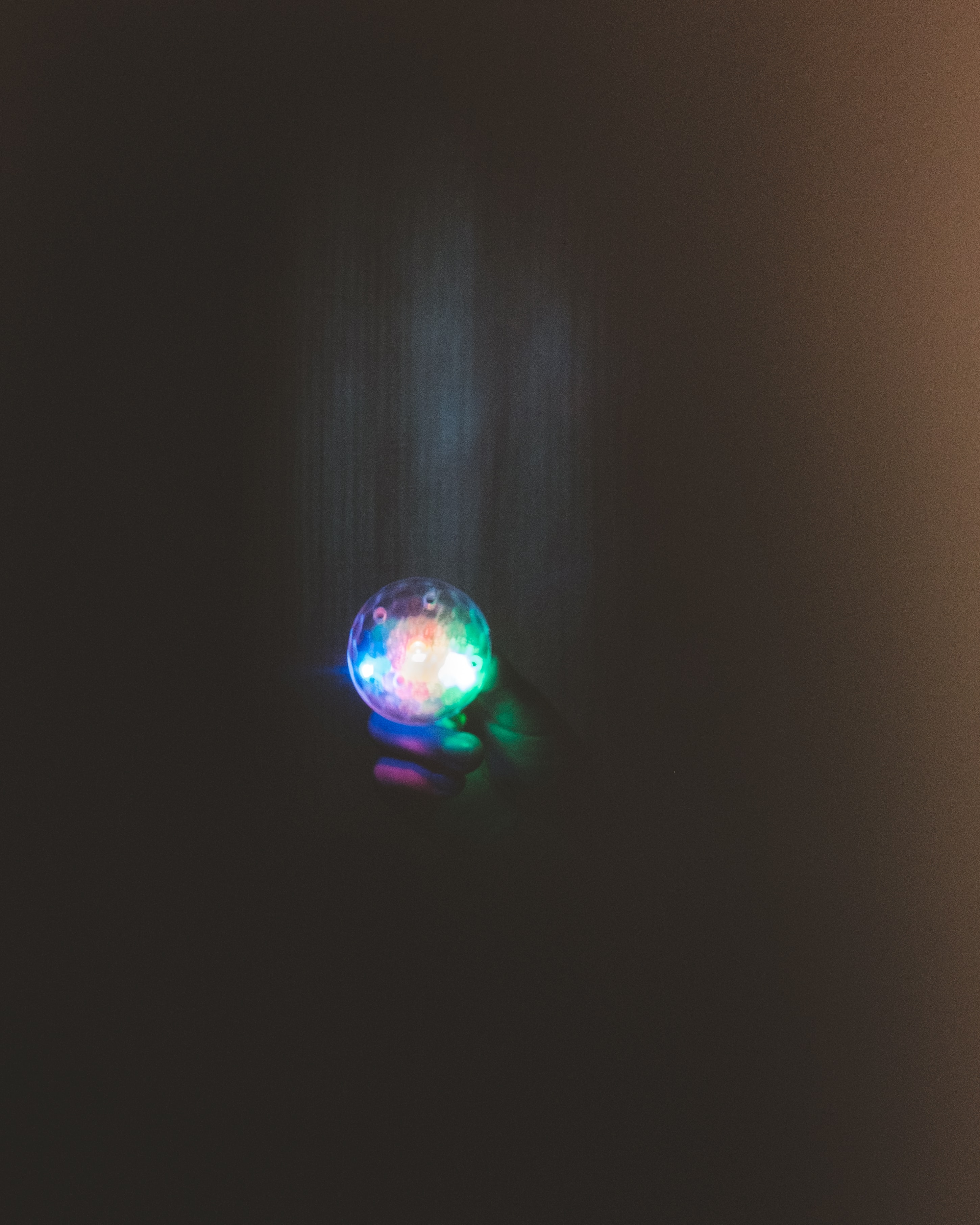 Download mobile wallpaper Glow, Ball, Hand, Dark for free.