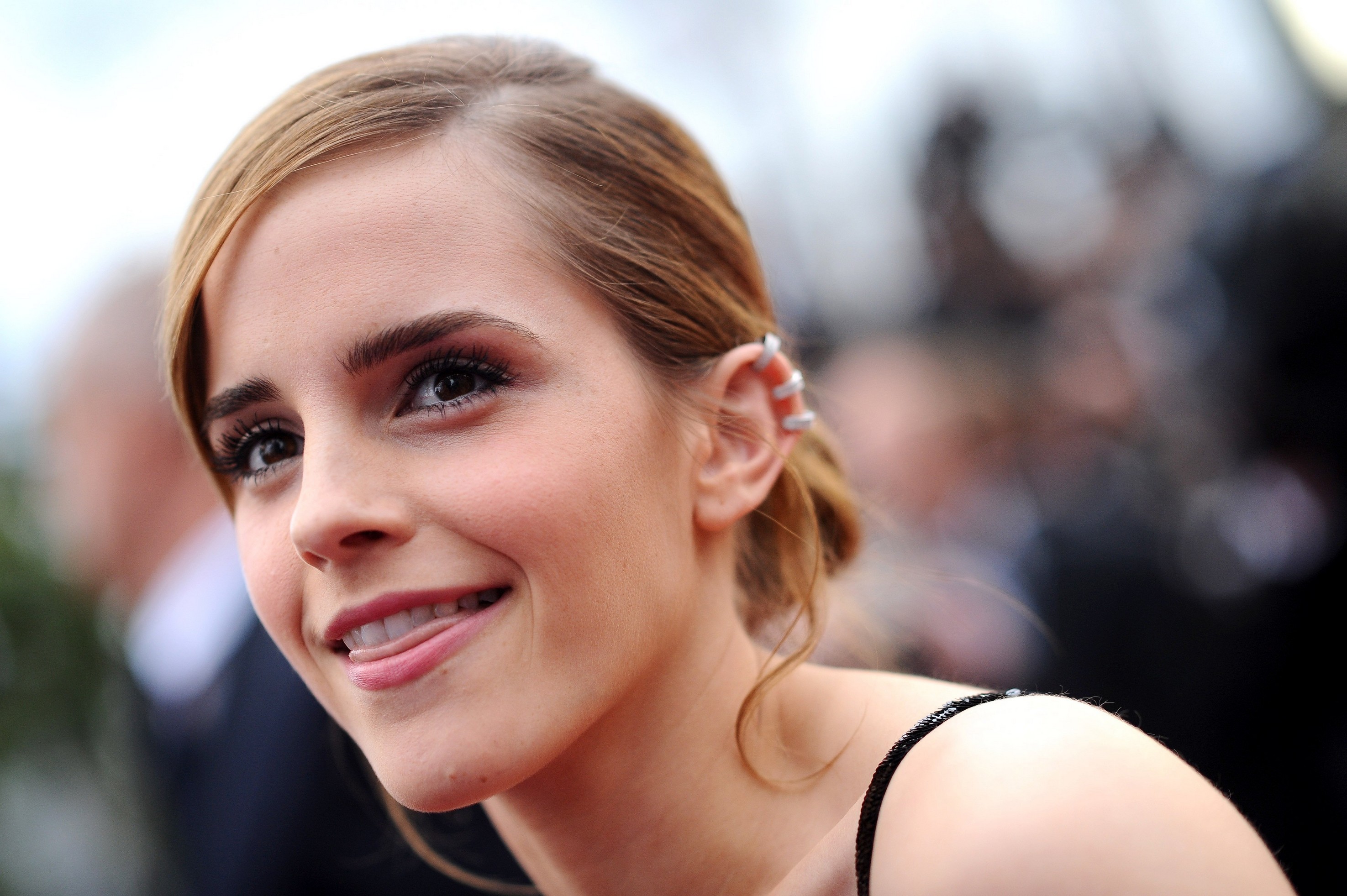 Baixar papel de parede para celular de Emma Watson, Sorriso, Inglês, Celebridade, Enfrentar, Atriz gratuito.
