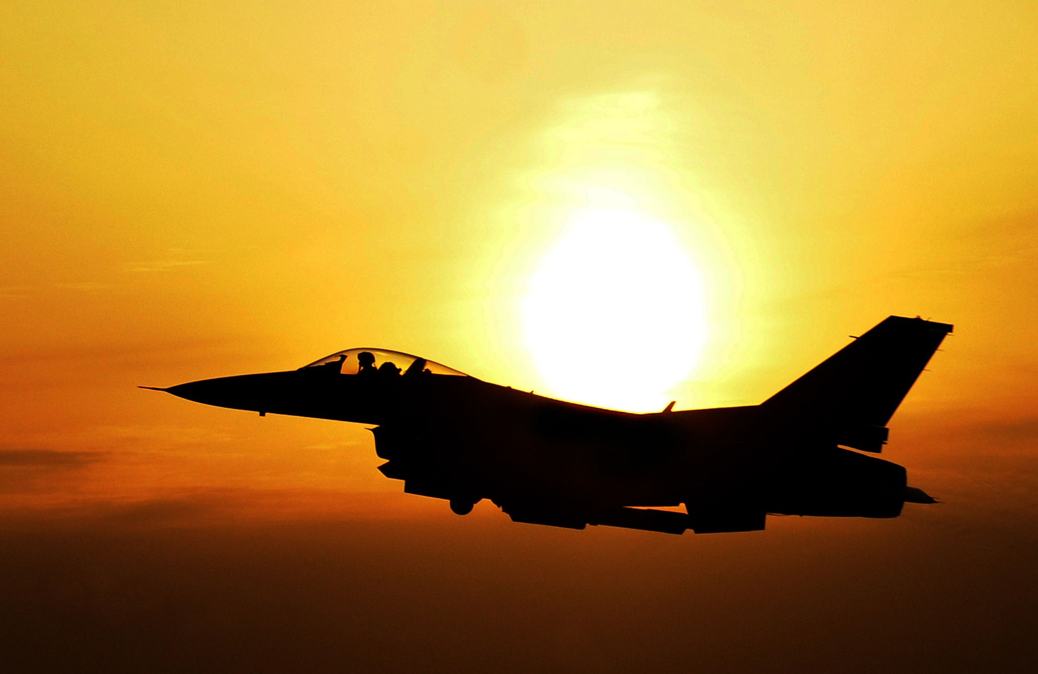 Free download wallpaper Sunset, Sun, Silhouette, Aircraft, Military, Jet Fighter, Warplane, Jet Fighters on your PC desktop