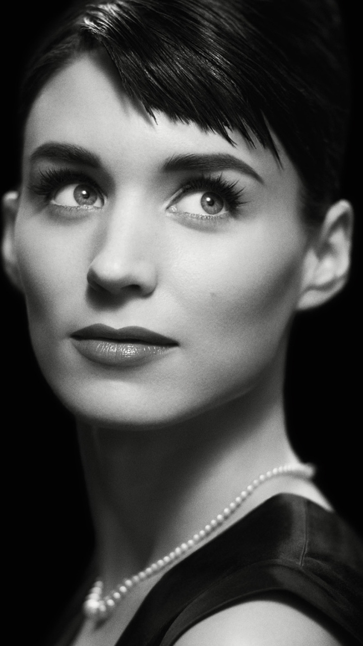 Download mobile wallpaper Pearl, Face, Celebrity, Black & White, Black Hair, Actress, Rooney Mara for free.