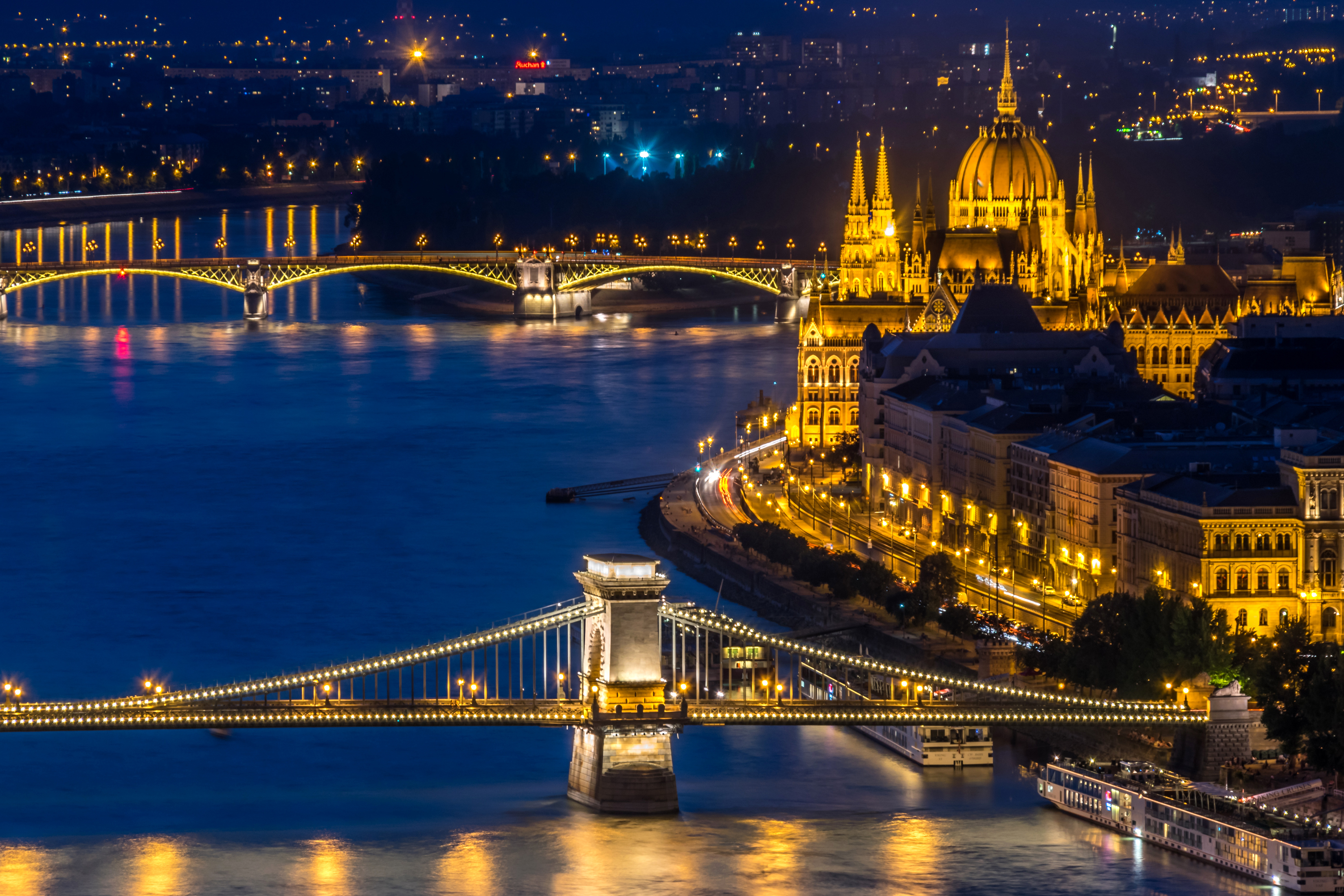410314 скачать обои цепной мост, будапешт, сделано человеком, здание венгерского парламента, мост, венгрия, свет, маргарет бридж, ночь, река, памятники - заставки и картинки бесплатно