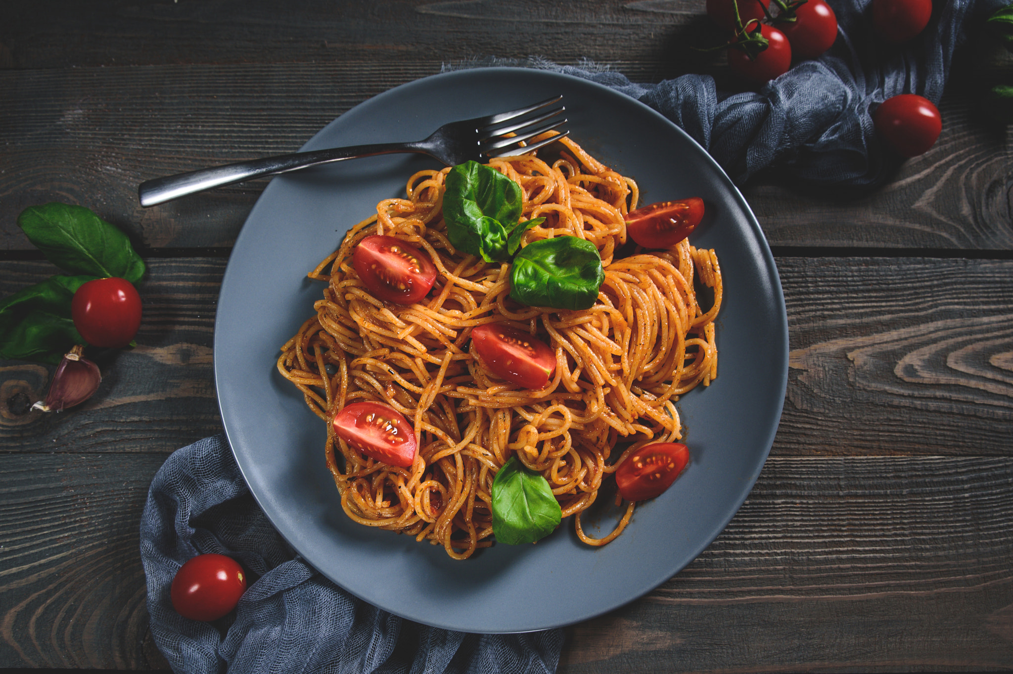 945486 Bild herunterladen nahrungsmittel, spaghetti, mahlzeit, pasta, stillleben, tomate - Hintergrundbilder und Bildschirmschoner kostenlos