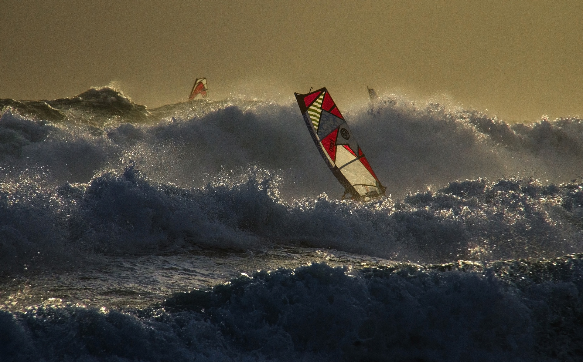 870971 descargar fondo de pantalla deporte, windsurf, surf, ola: protectores de pantalla e imágenes gratis