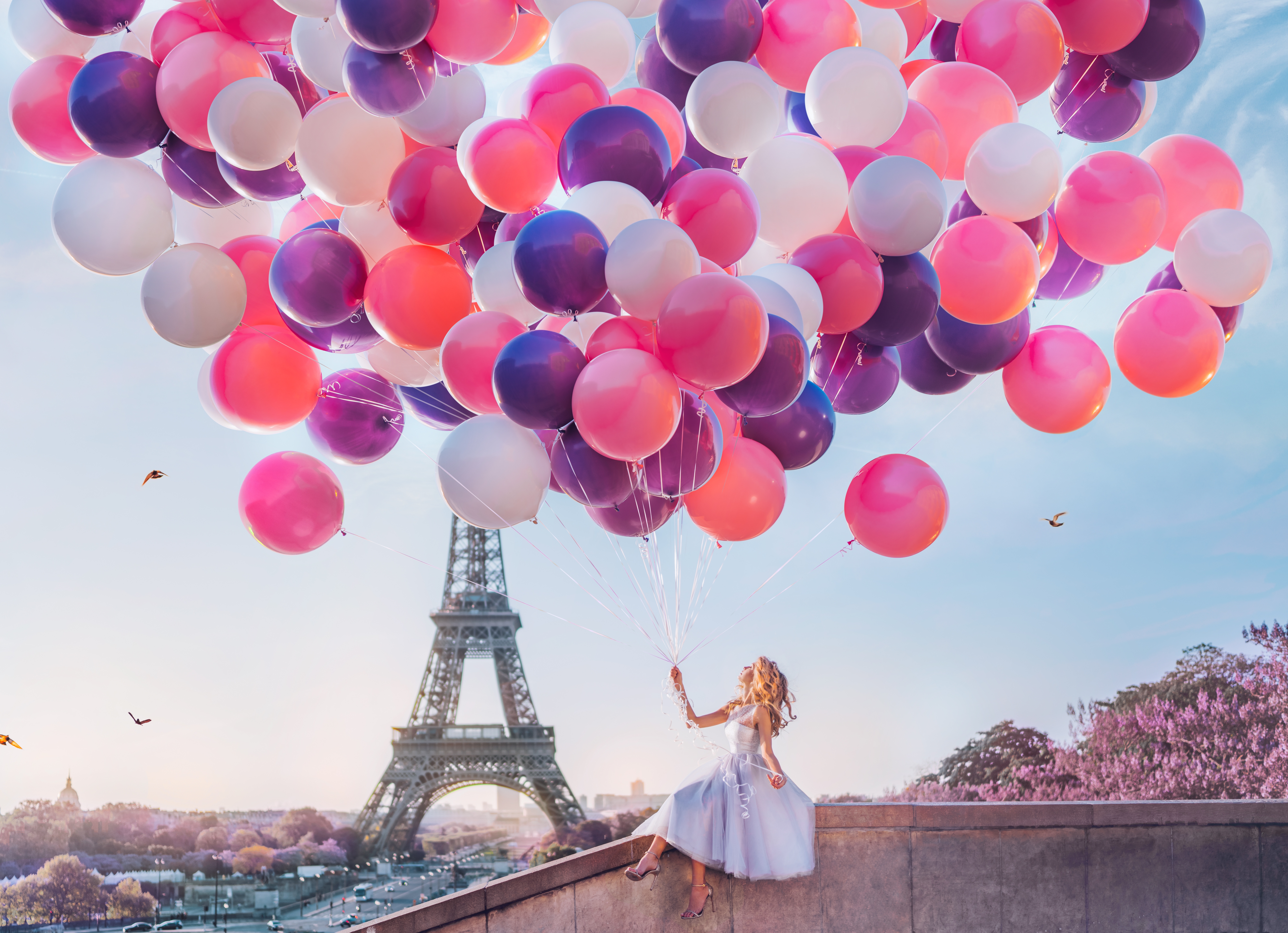 Téléchargez des papiers peints mobile Paris, Tour Eiffel, France, Ballon, Humeur, Blond, Robe, Femmes, Top Model, Robe Blanche gratuitement.