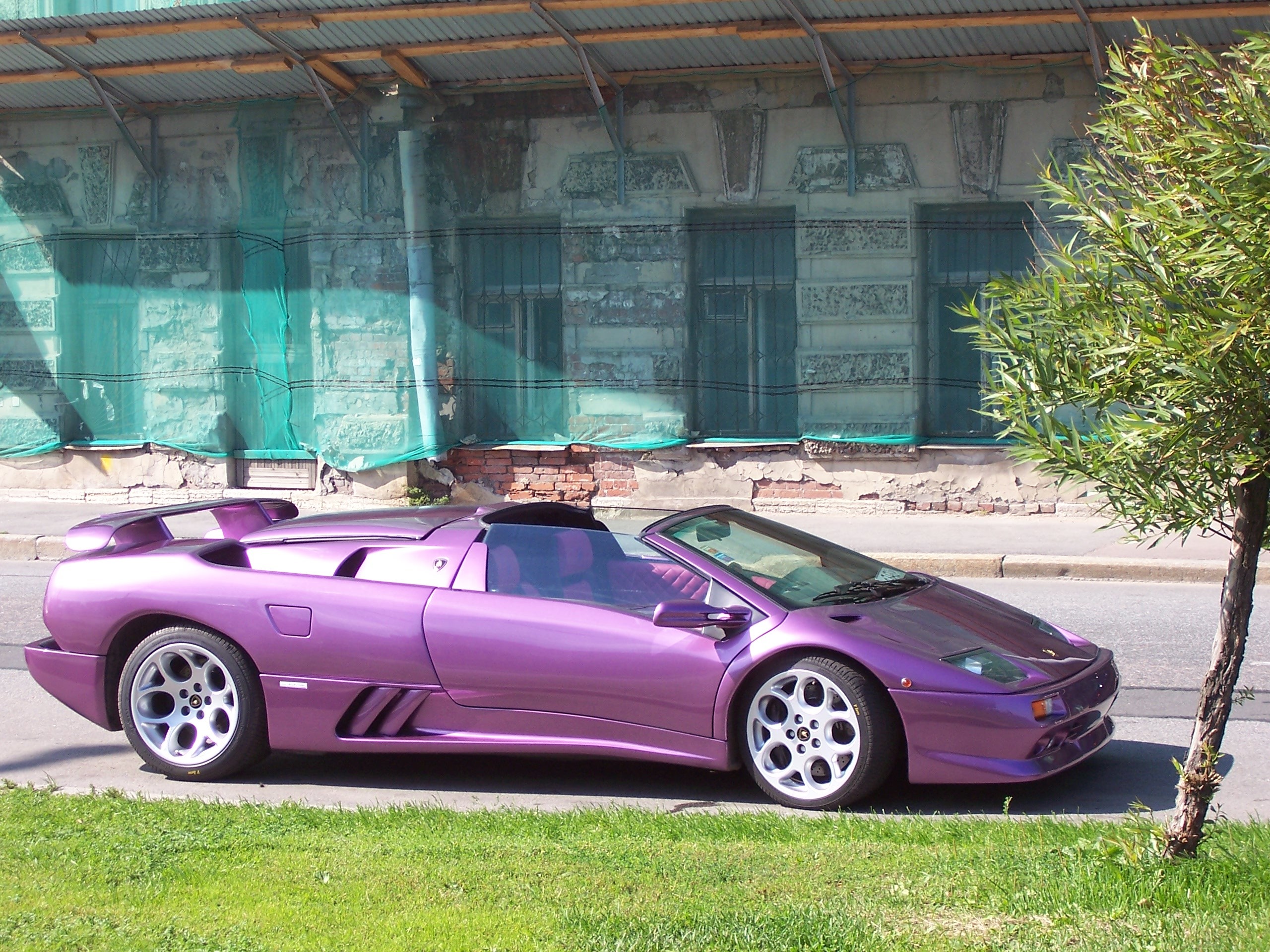 Завантажити шпалери Lamborghini Diablo на телефон безкоштовно