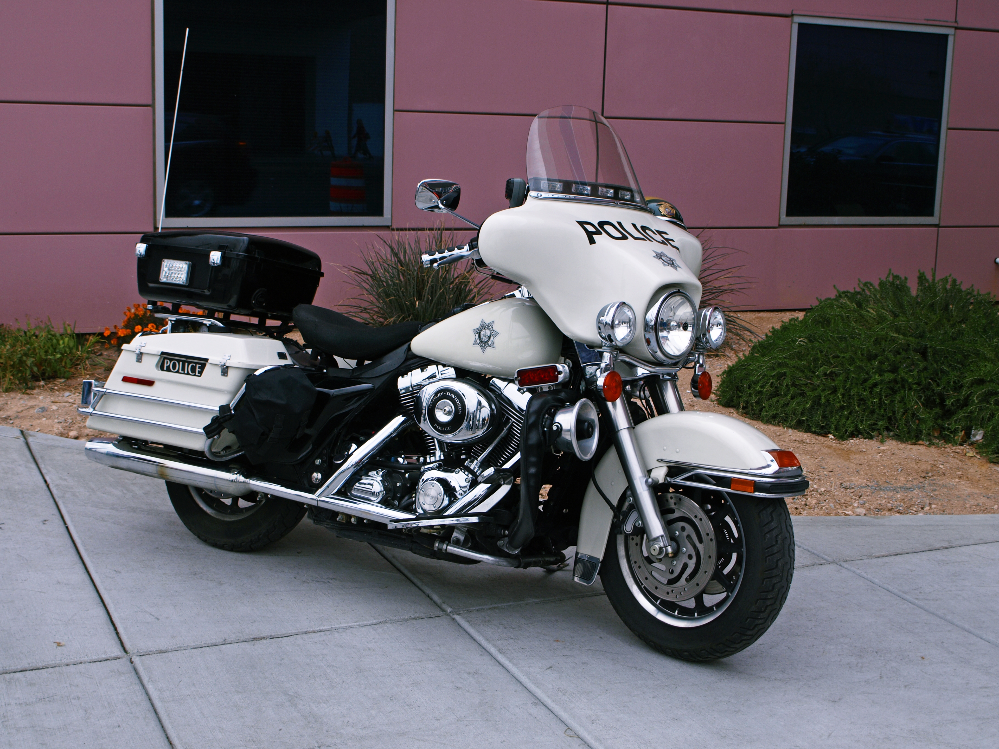 Завантажити шпалери Поліція Harley Davidson на телефон безкоштовно