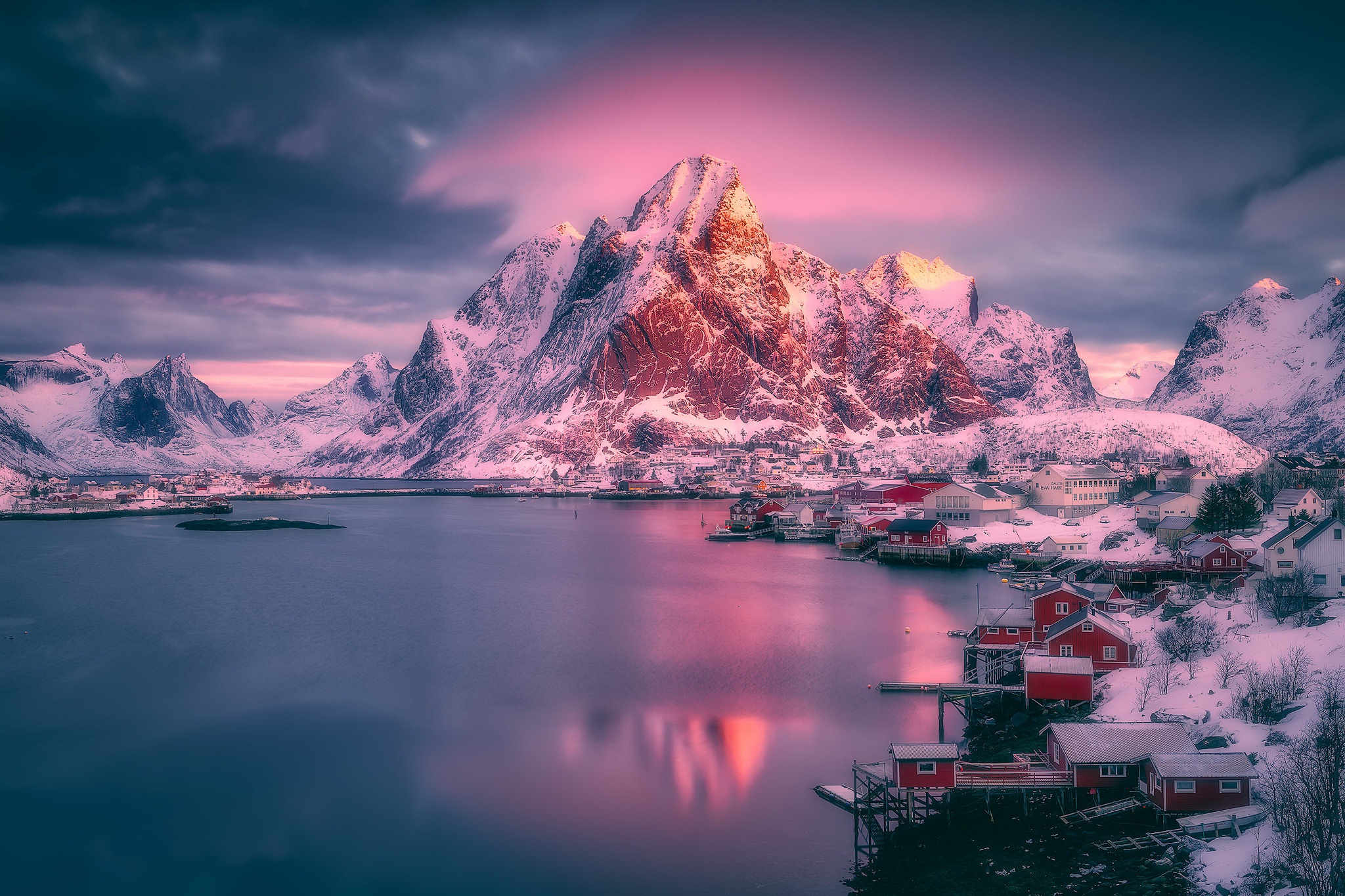 Скачать картинку Норвегия, Фотографии, Лофотенские Острова, Рейне в телефон бесплатно.
