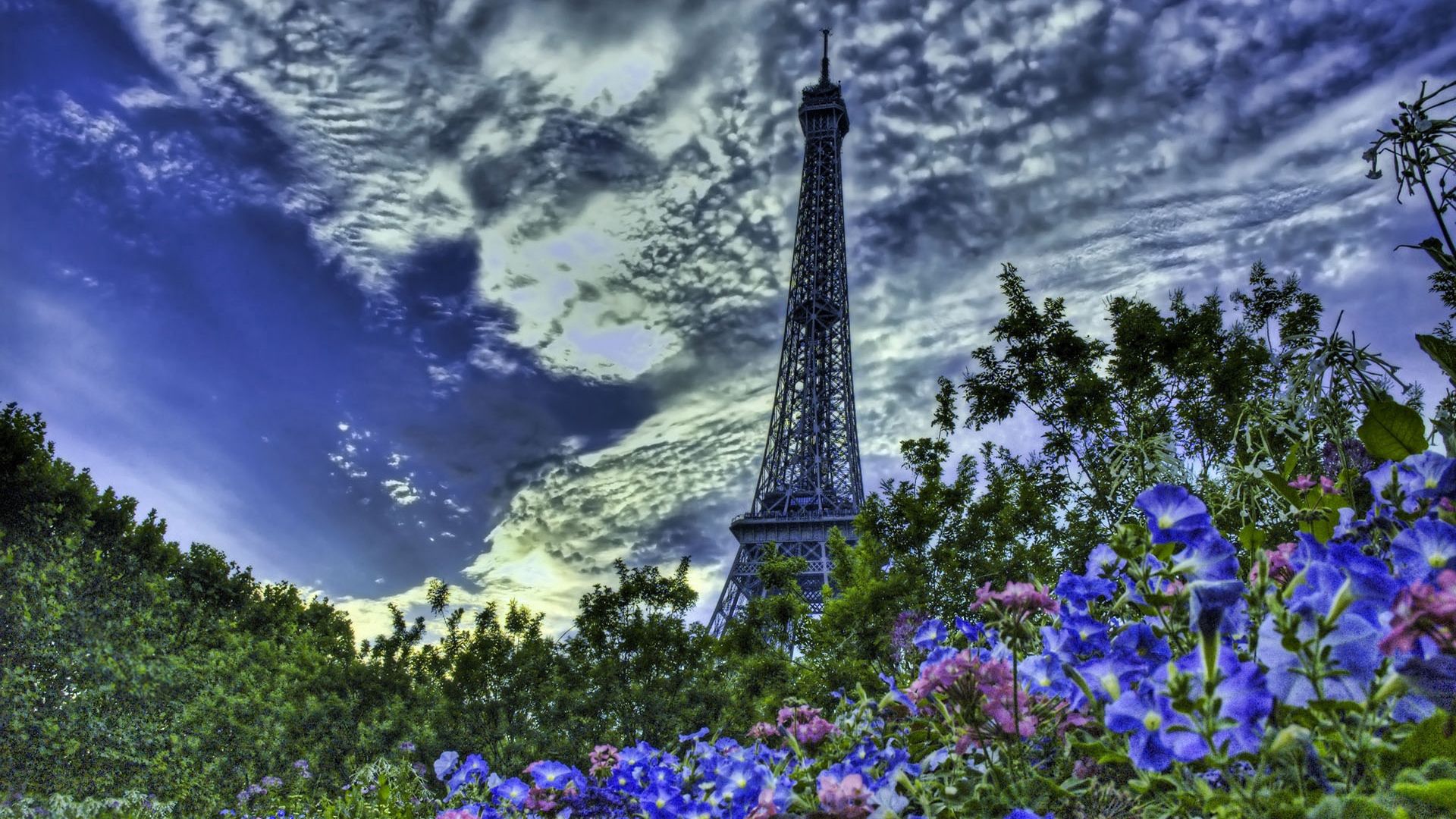 Скачать обои бесплатно Эйфелева Башня, Небо, Hdr, Города, Франция, Париж, Цветы картинка на рабочий стол ПК