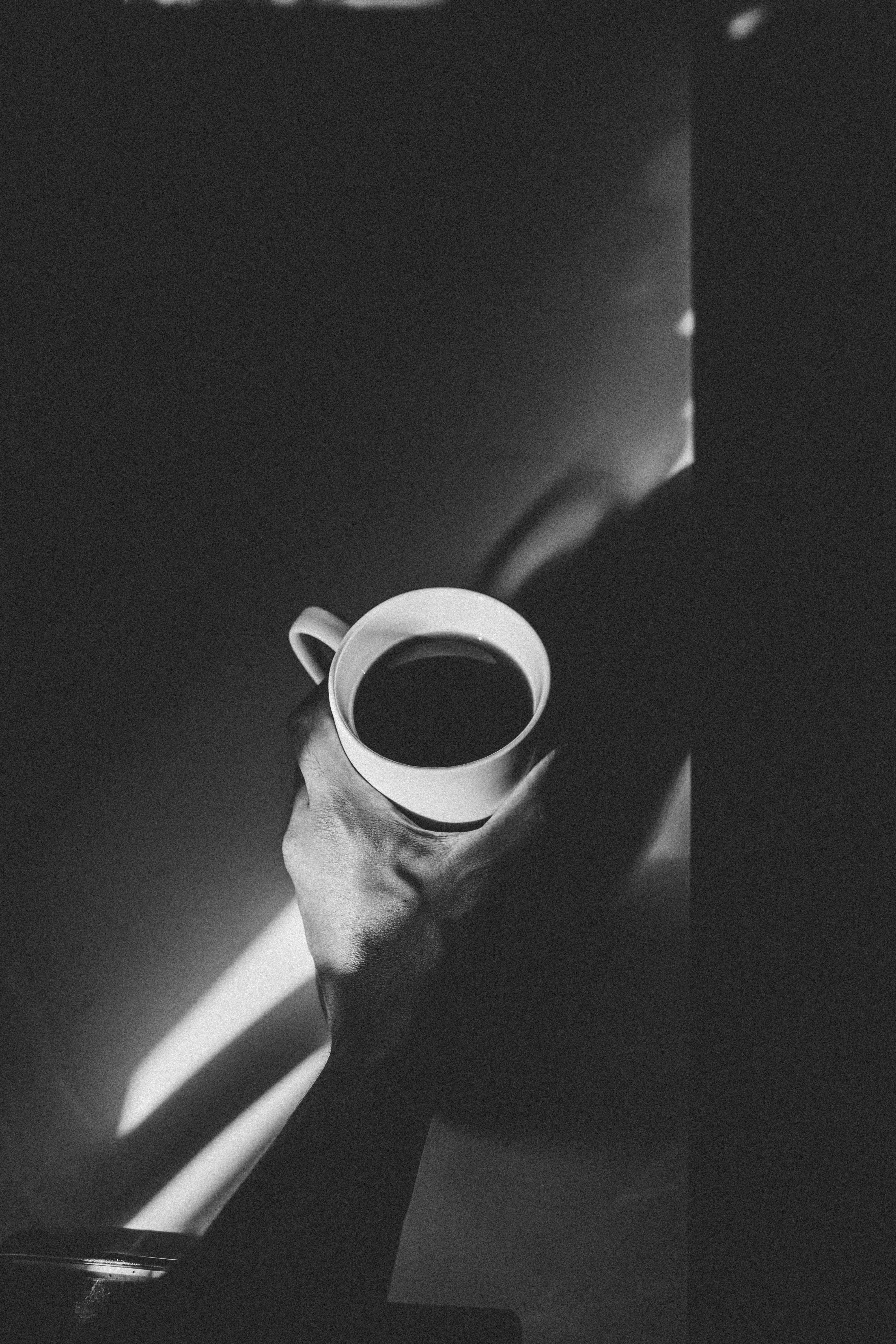 Free download wallpaper Mug, Miscellanea, Miscellaneous, Bw, Hand, Cup, Chb, Coffee on your PC desktop
