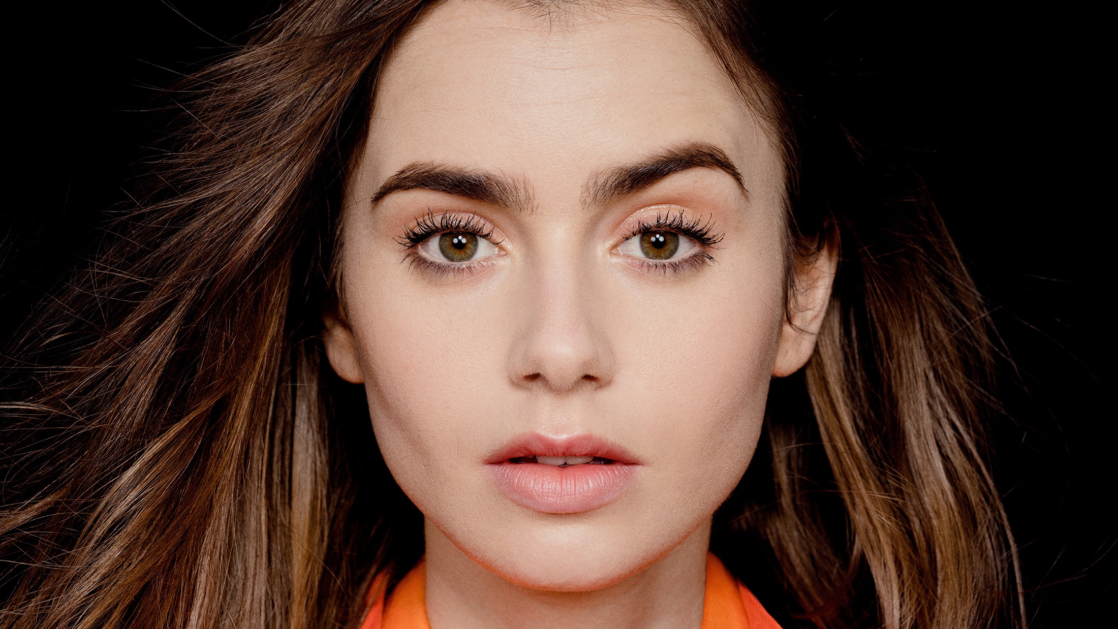Download mobile wallpaper English, Face, Brunette, Celebrity, Actress, Stare, Lily Collins, Hazel Eyes for free.