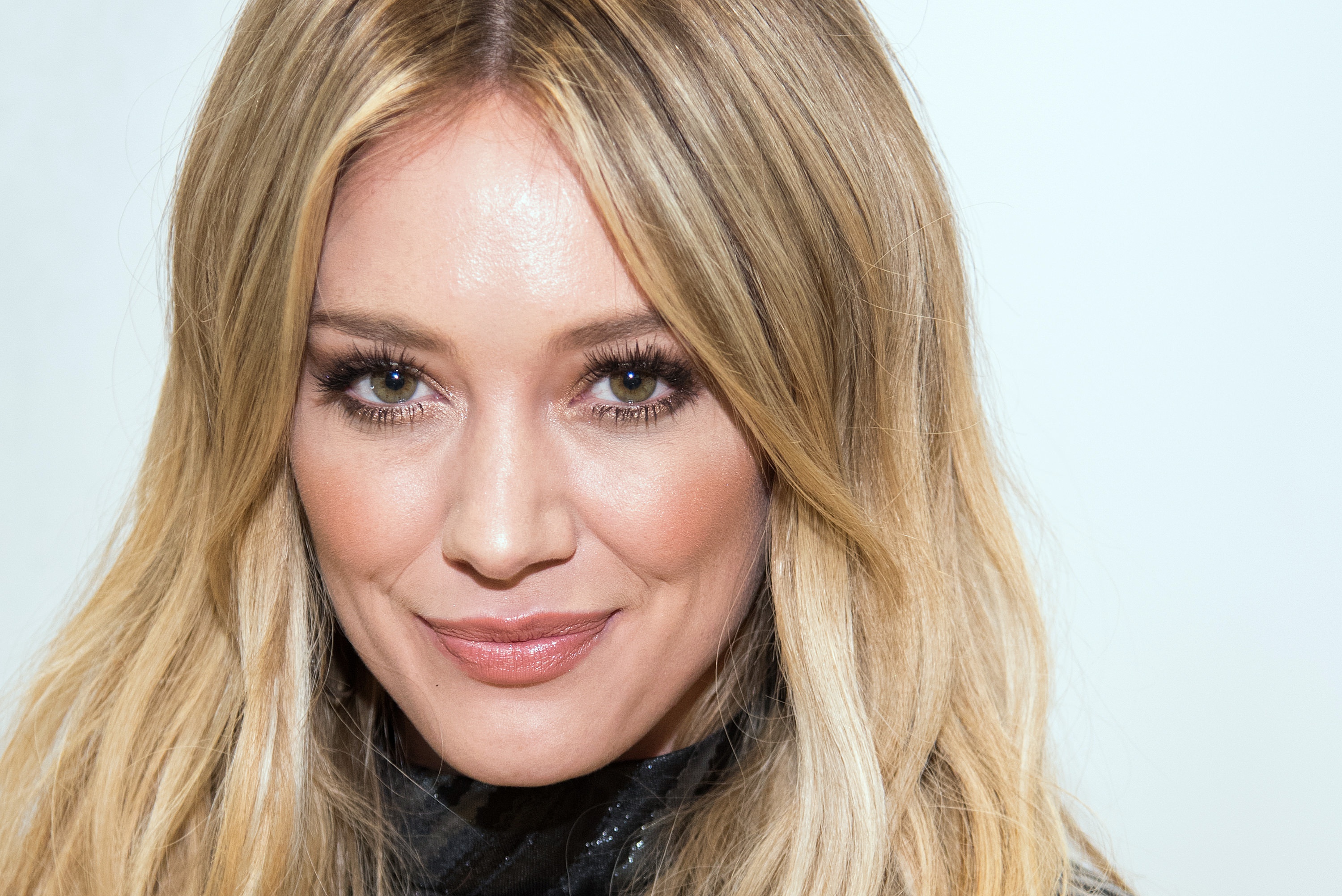 Download mobile wallpaper Singer, Blonde, American, Celebrity, Brown Eyes, Actress, Hilary Duff for free.