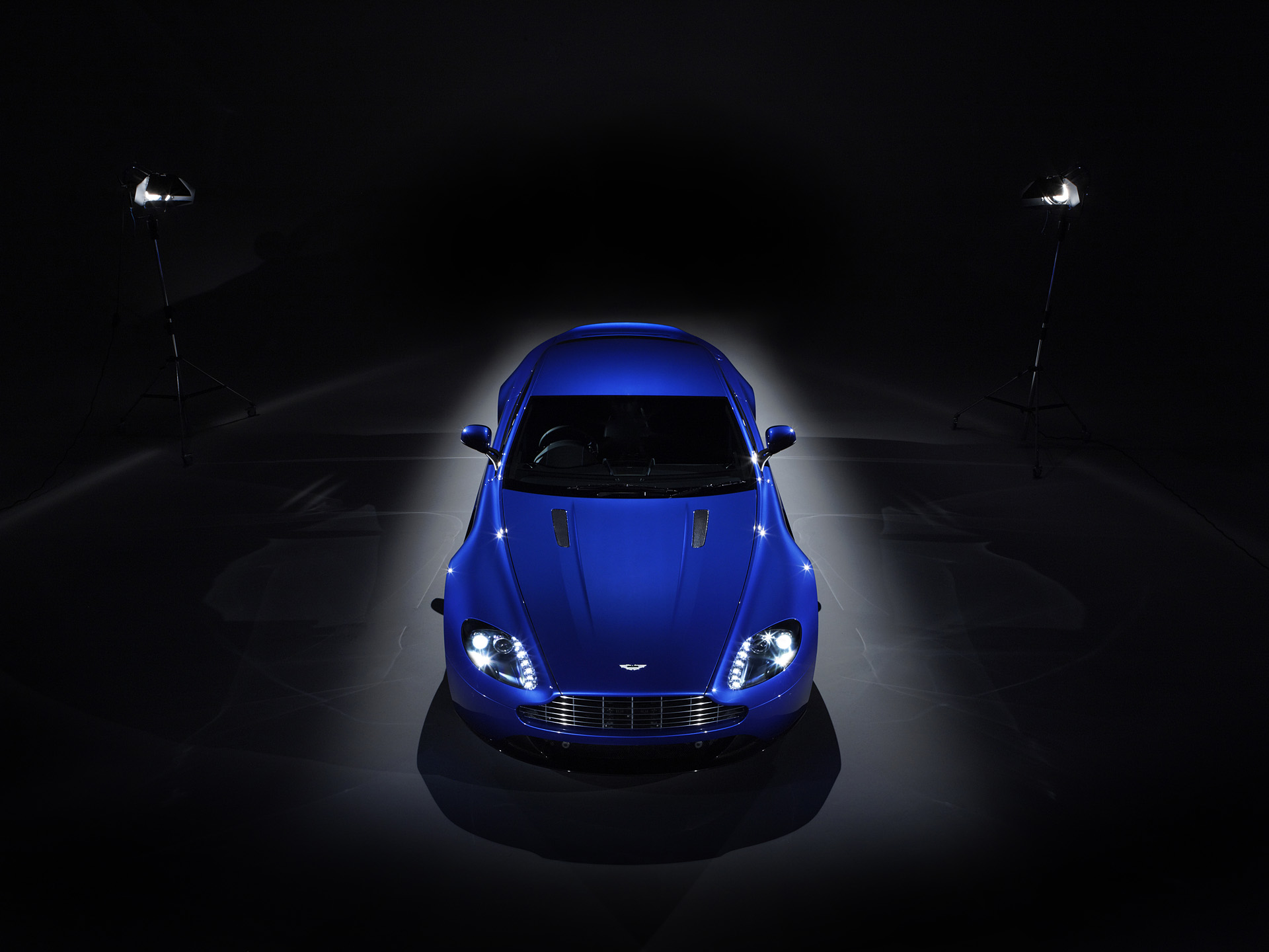 Handy-Wallpaper Aston Martin V8 Vantage, Aston Martin, Fahrzeuge kostenlos herunterladen.