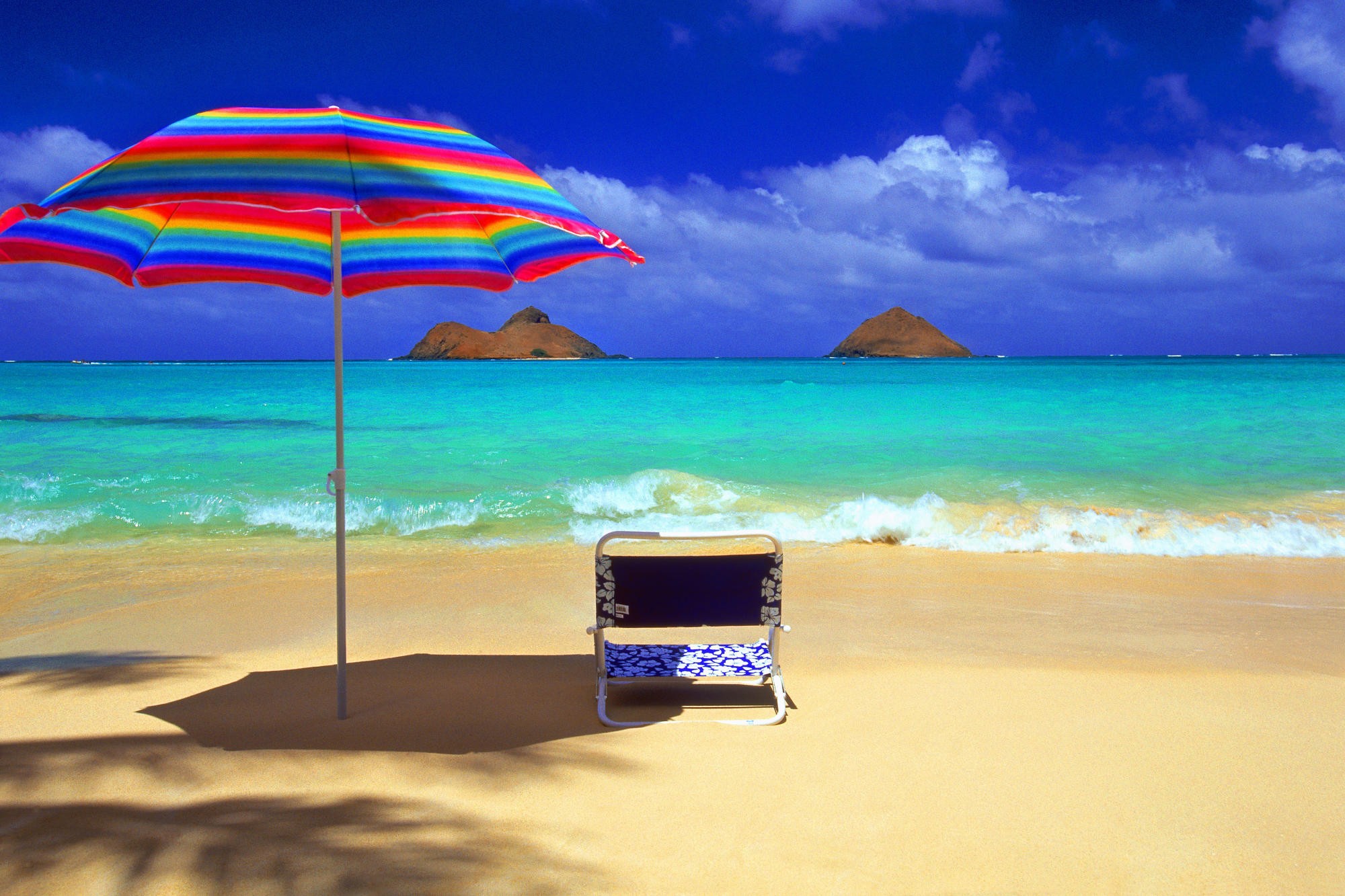 Téléchargez des papiers peints mobile Plage, Horizon, Chaise, Océan, Parapluie, Hawaii, Photographie gratuitement.