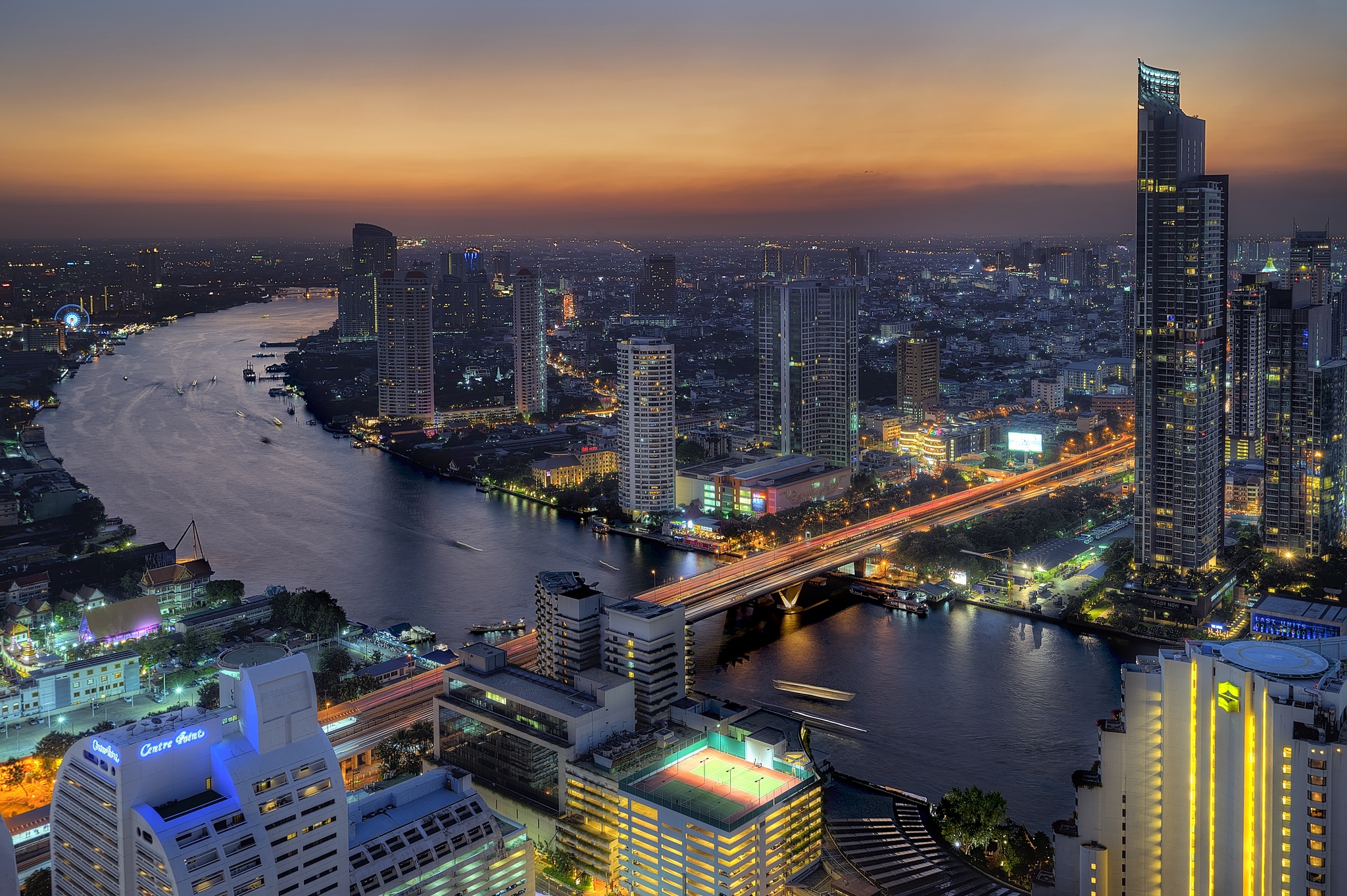 Скачать картинку Города, Река, Ночь, Город, Свет, Городской Пейзаж, Таиланд, Бангкок, Небоскрёб, Сделано Человеком в телефон бесплатно.