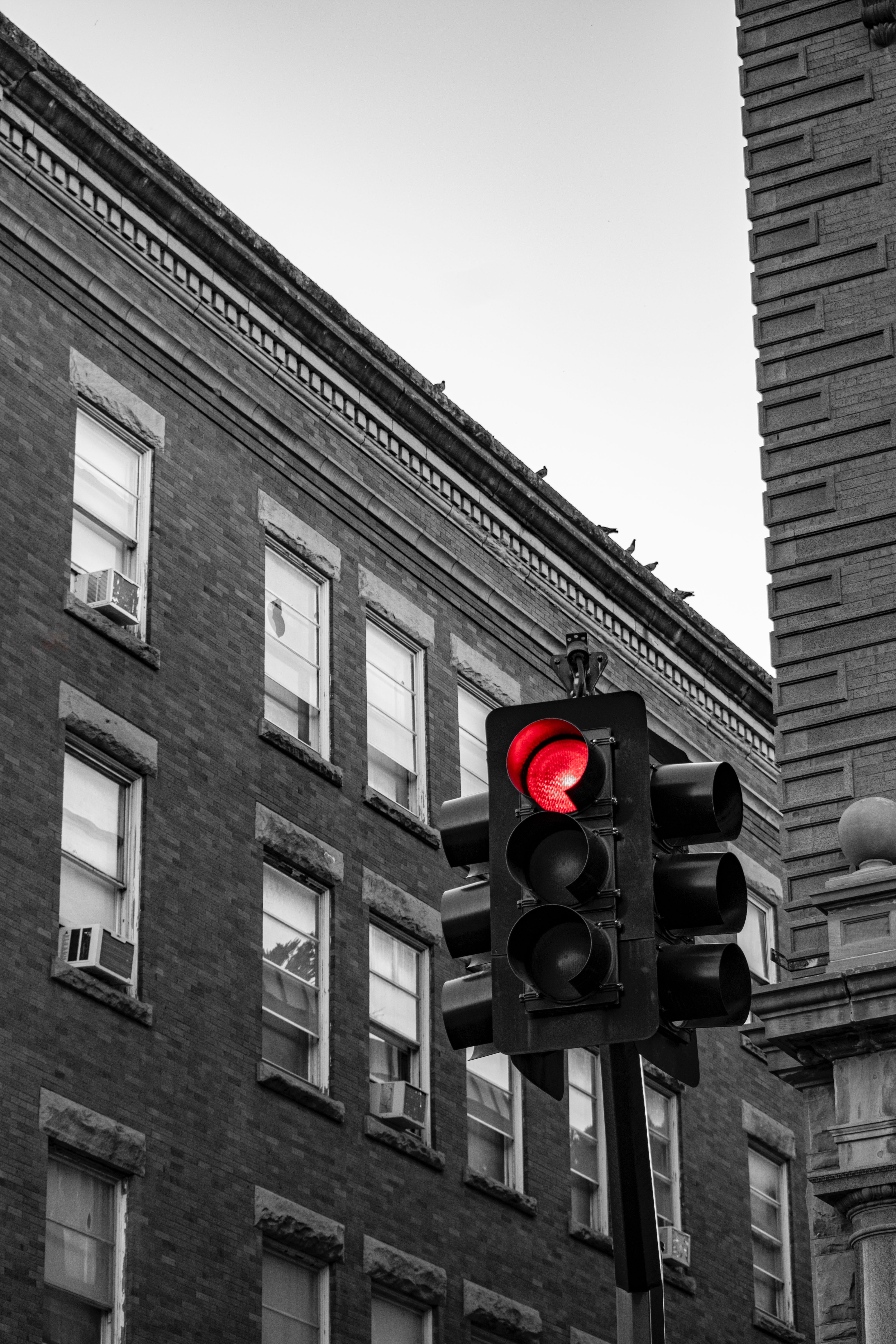 traffic light, red, city, building, miscellanea, miscellaneous, glow HD wallpaper