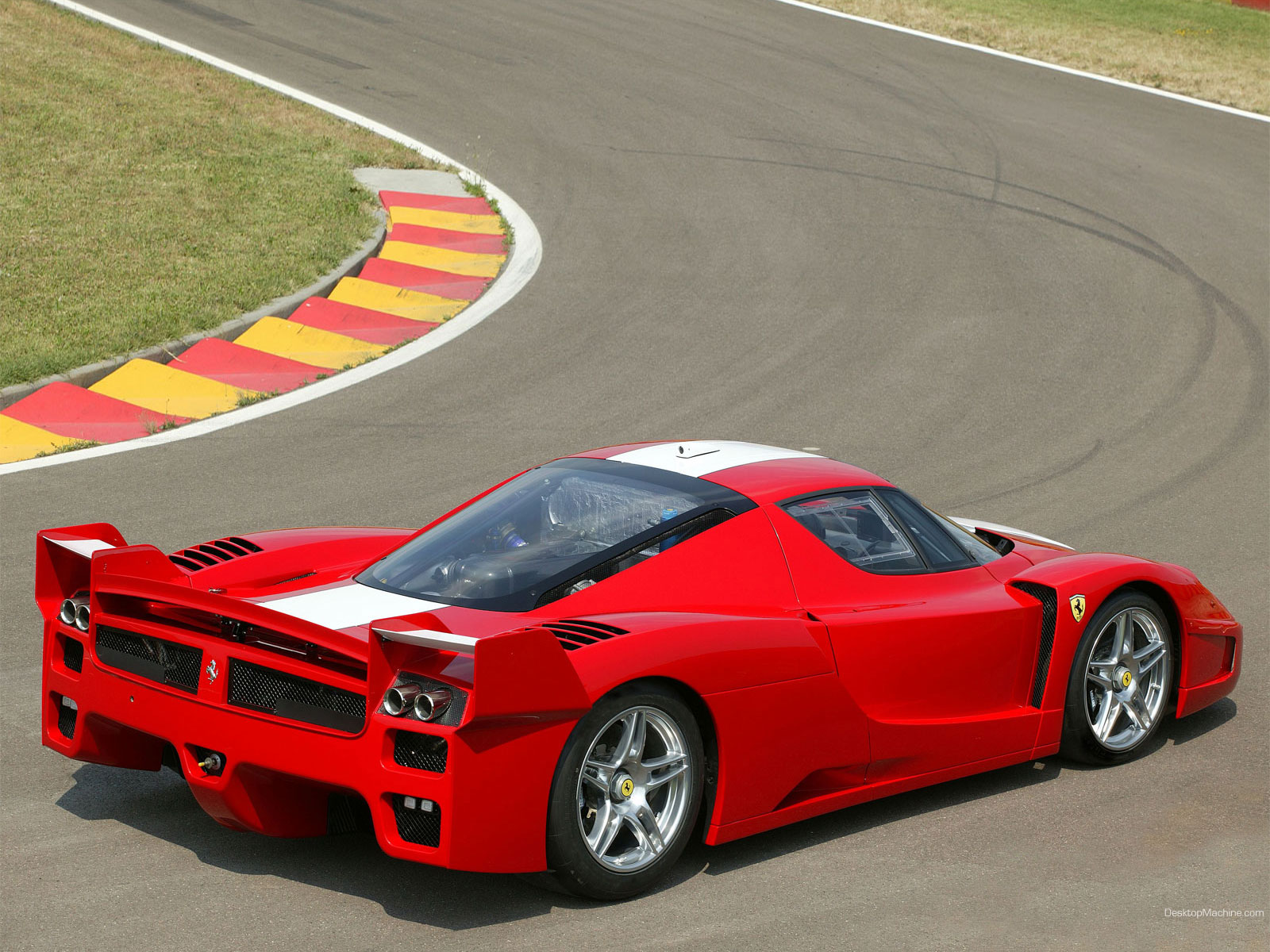 Laden Sie Ferrari Fxx HD-Desktop-Hintergründe herunter