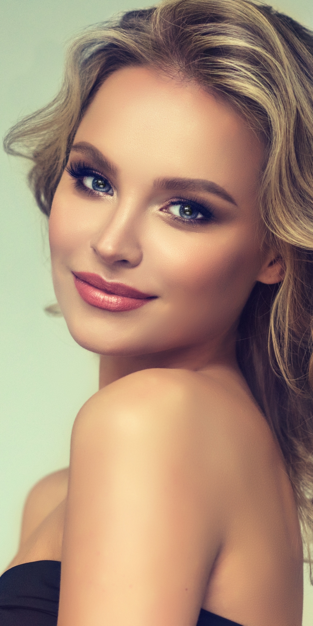 Handy-Wallpaper Blond, Locken, Modell, Frauen, Blaue Augen, Blondinen kostenlos herunterladen.