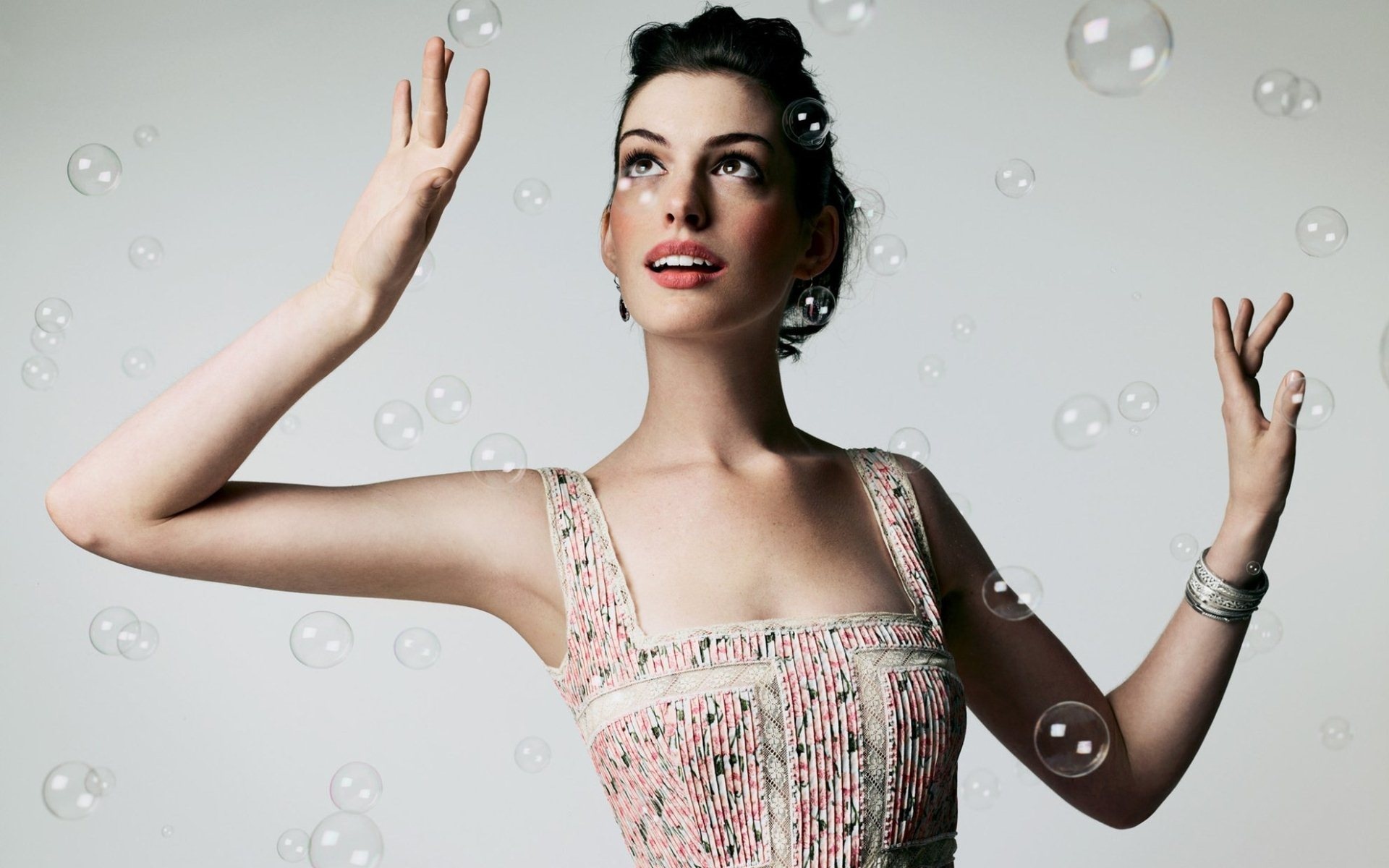 Handy-Wallpaper Anne Hathaway, Berühmtheiten kostenlos herunterladen.