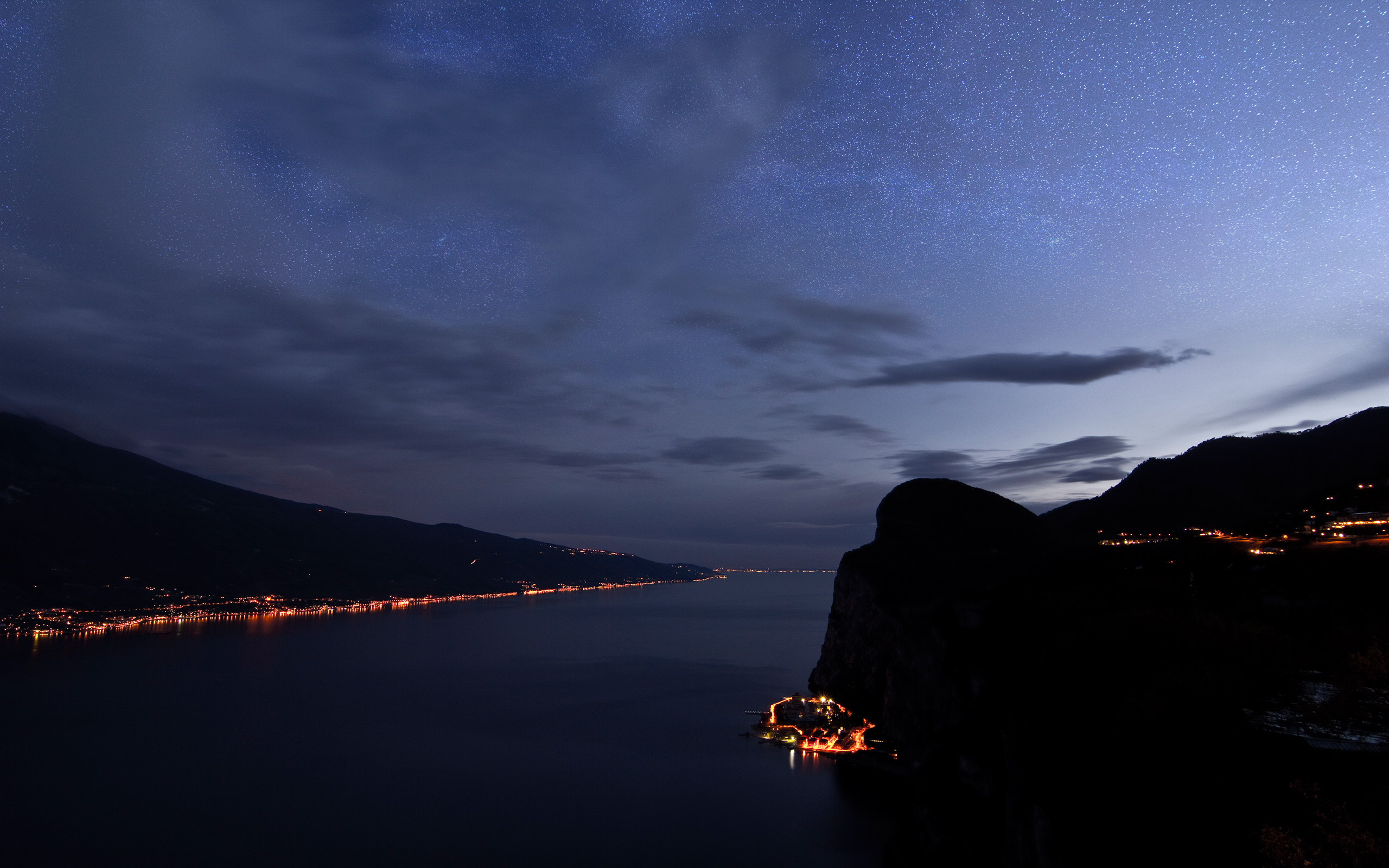 Free download wallpaper Landscape, Sky, Stars, Night, Italy, Mountain, Coast, Ocean, Alps, Milky Way, Evening, Cloud, Photography, Place, Gardskoe Lake on your PC desktop