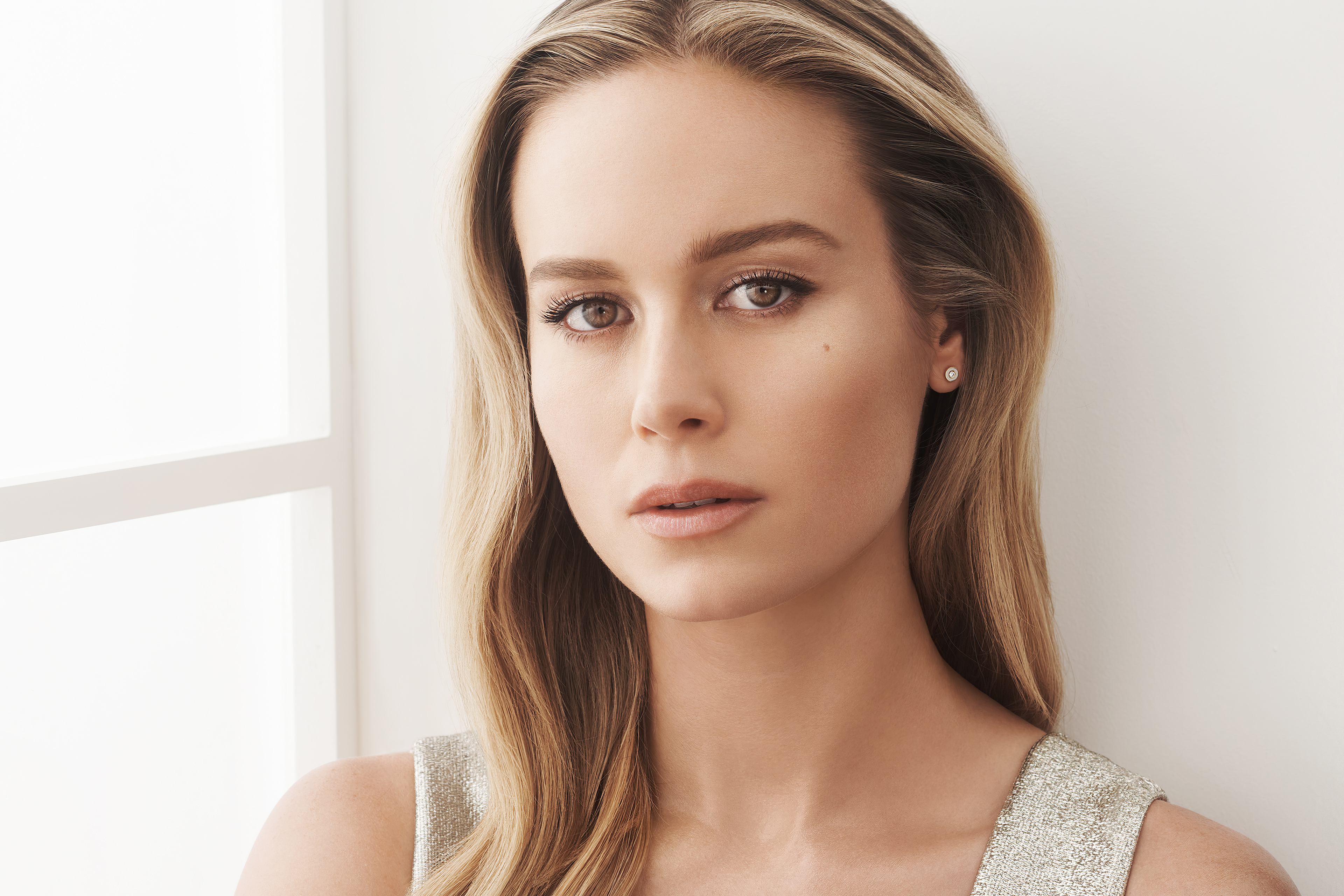 Download mobile wallpaper Blonde, Face, Celebrity, Actress, Swedish, Brie Larson for free.