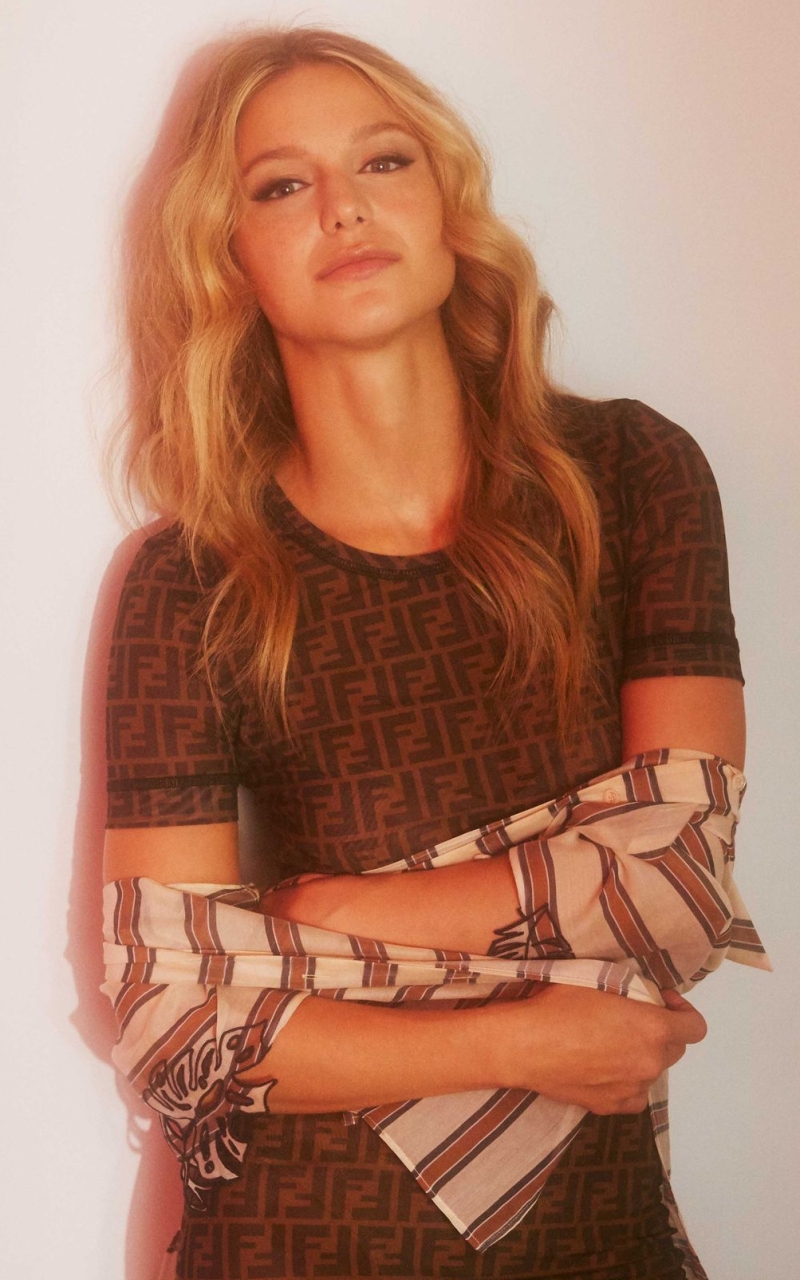 Download mobile wallpaper Blonde, American, Celebrity, Actress, Melissa Benoist for free.