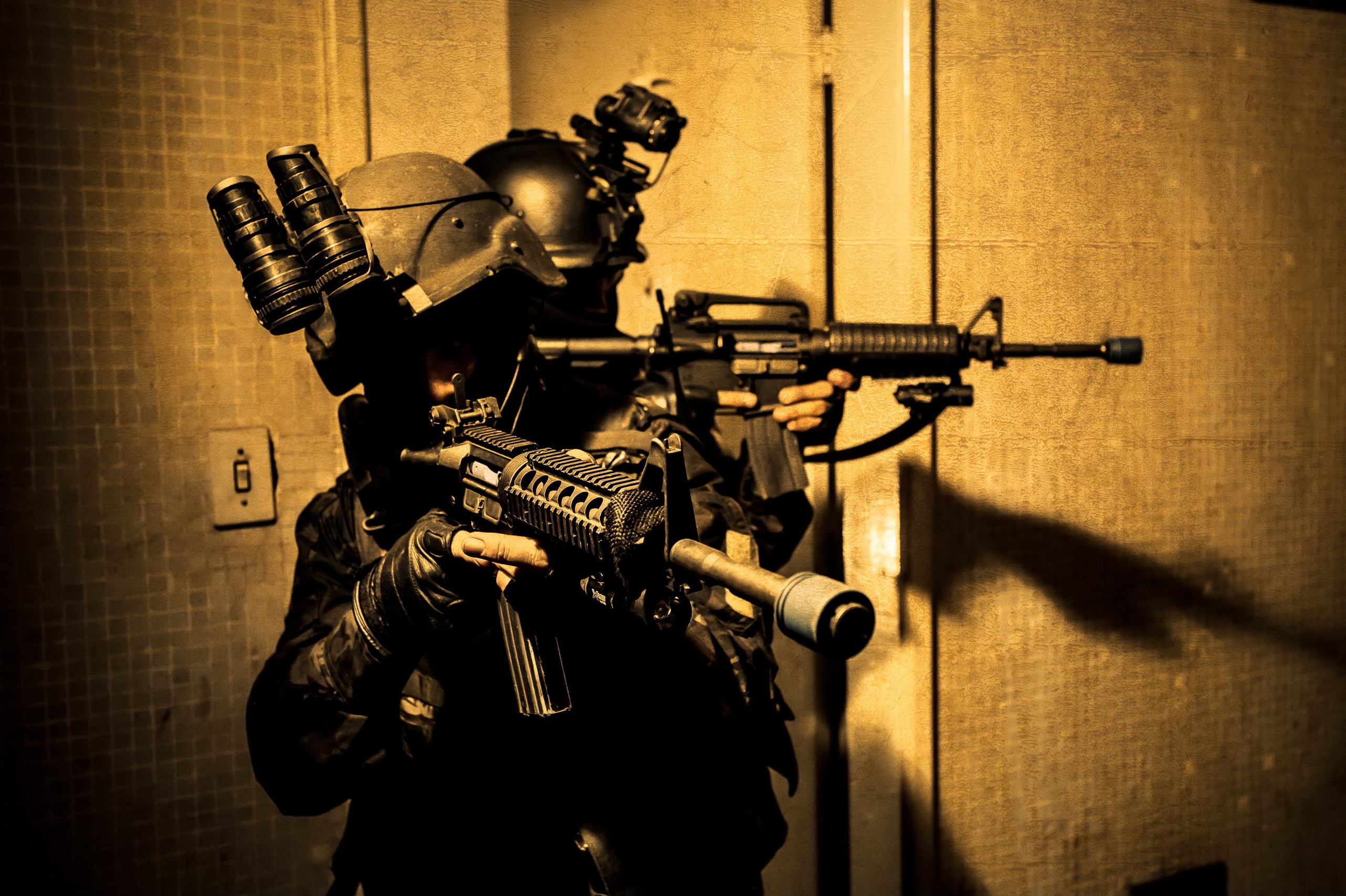 Download mobile wallpaper Weapon, Military, Soldier, Assault Rifle for free.