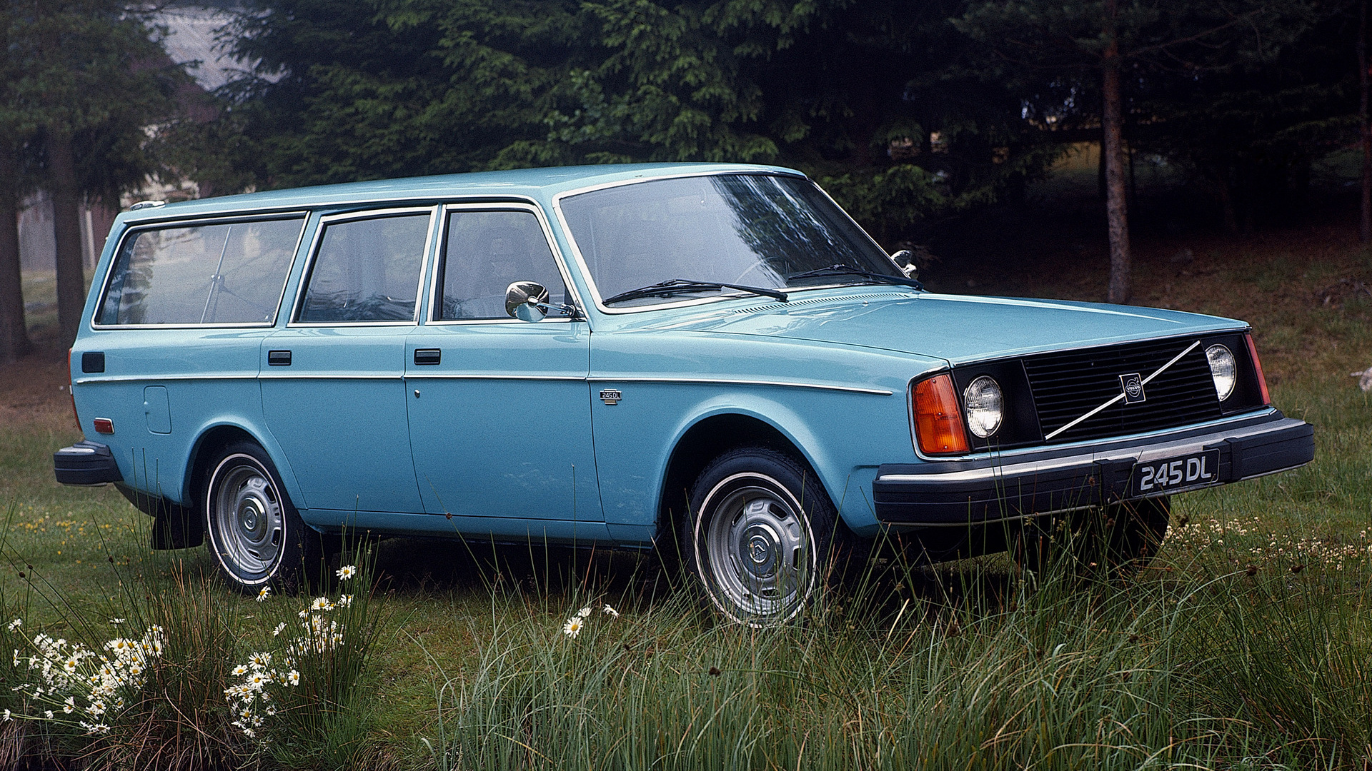 Download mobile wallpaper Volvo, Station Wagon, Vehicles, Volvo 240 Series for free.