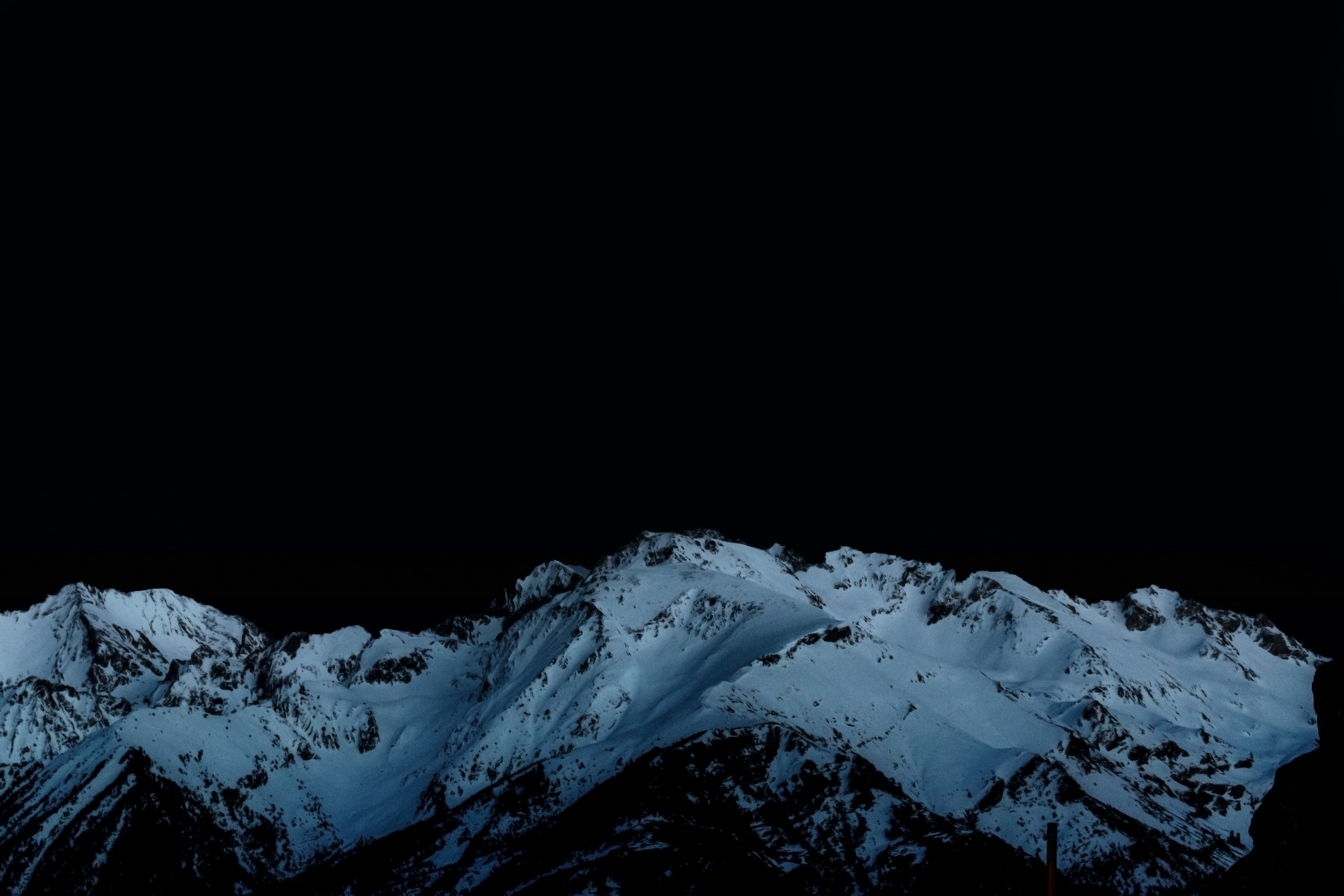 119920 завантажити шпалери природа, гори, ніч, сніг, вершина, вершини, сніговий - заставки і картинки безкоштовно
