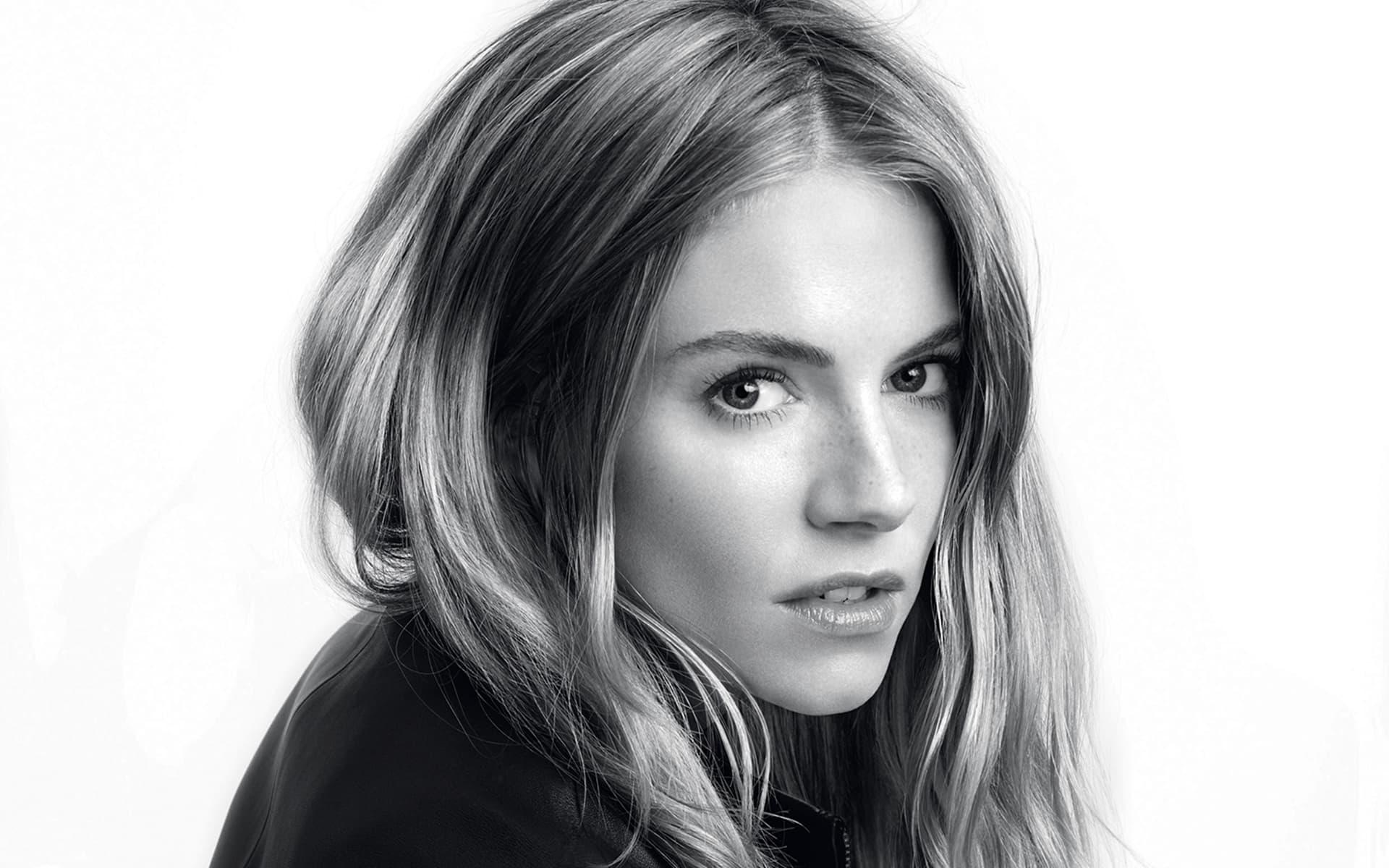 Download mobile wallpaper Face, Celebrity, Black & White, Actress, Sienna Miller for free.