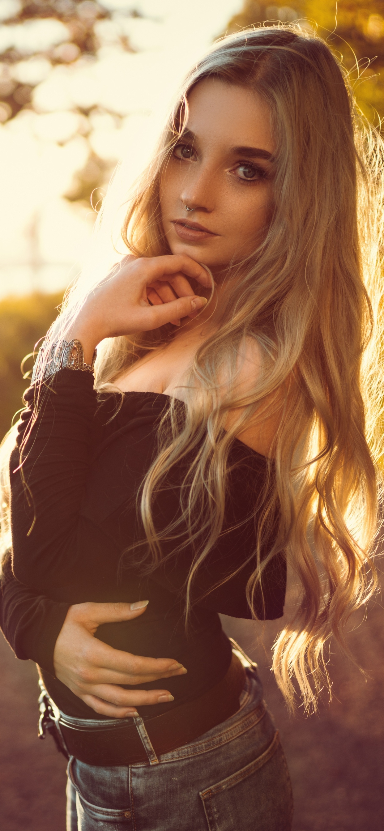 Handy-Wallpaper Blond, Modell, Frauen, Blondinen, Lange Haare kostenlos herunterladen.