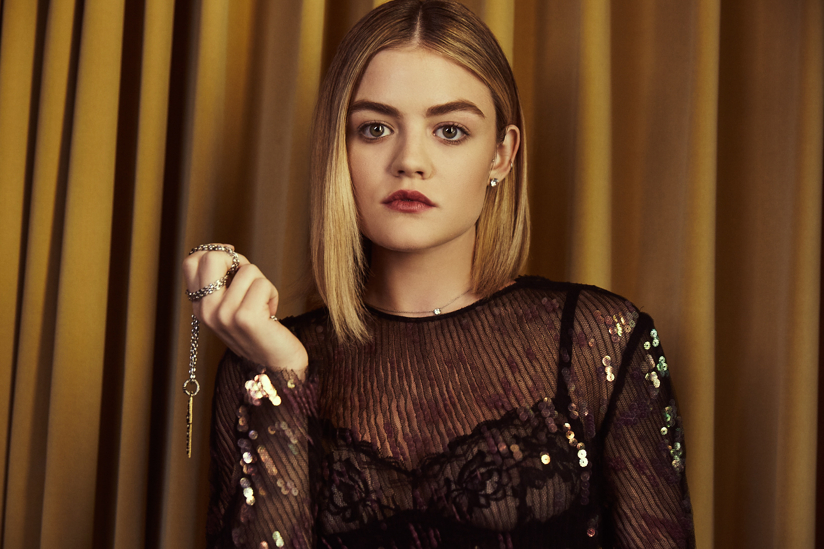 Download mobile wallpaper Blonde, Face, American, Celebrity, Actress, Lipstick, Lucy Hale for free.