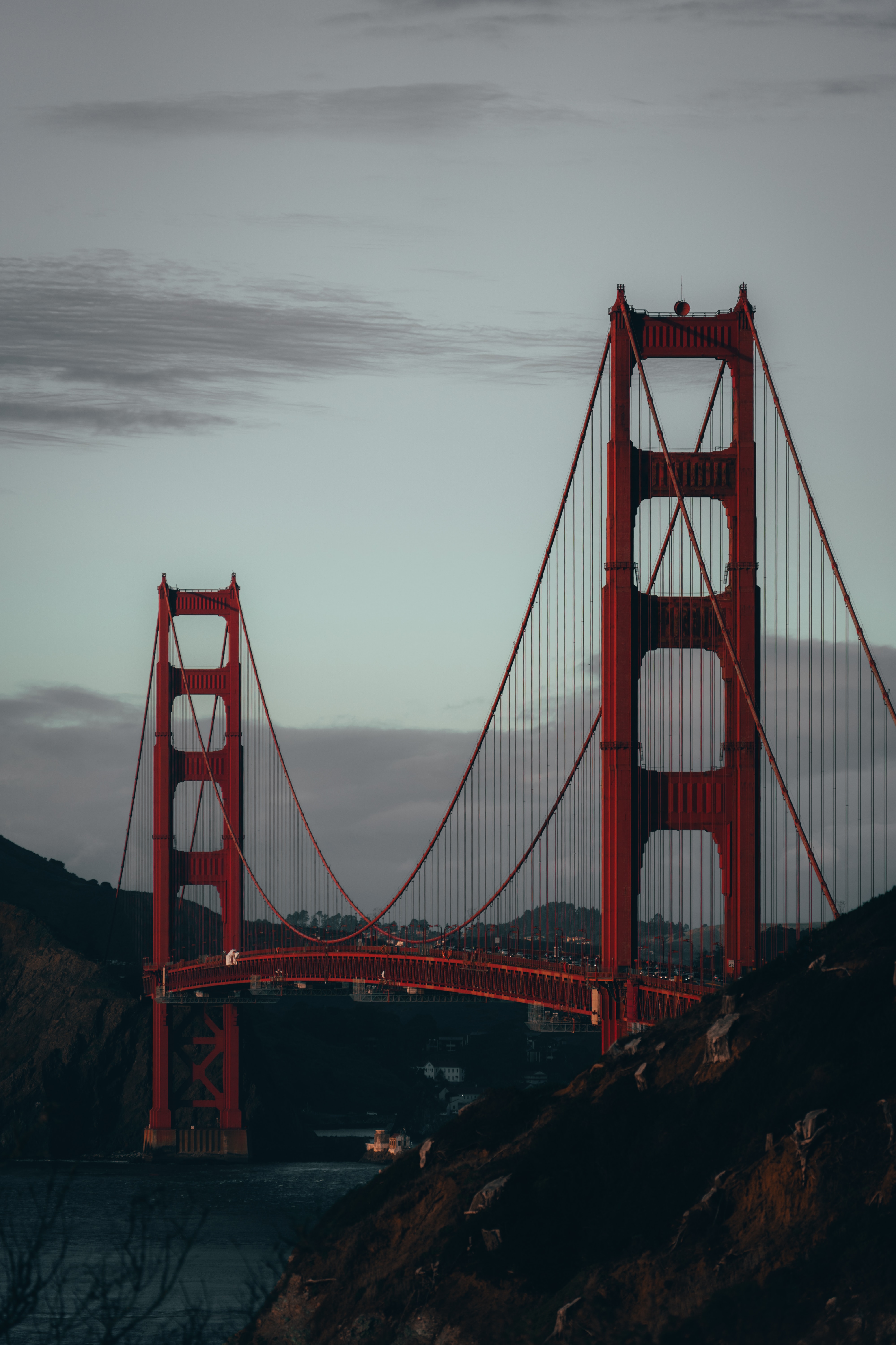Скачать картинку Сан Франциско, Холмы, Город, Сумерки, Мост, Города в телефон бесплатно.