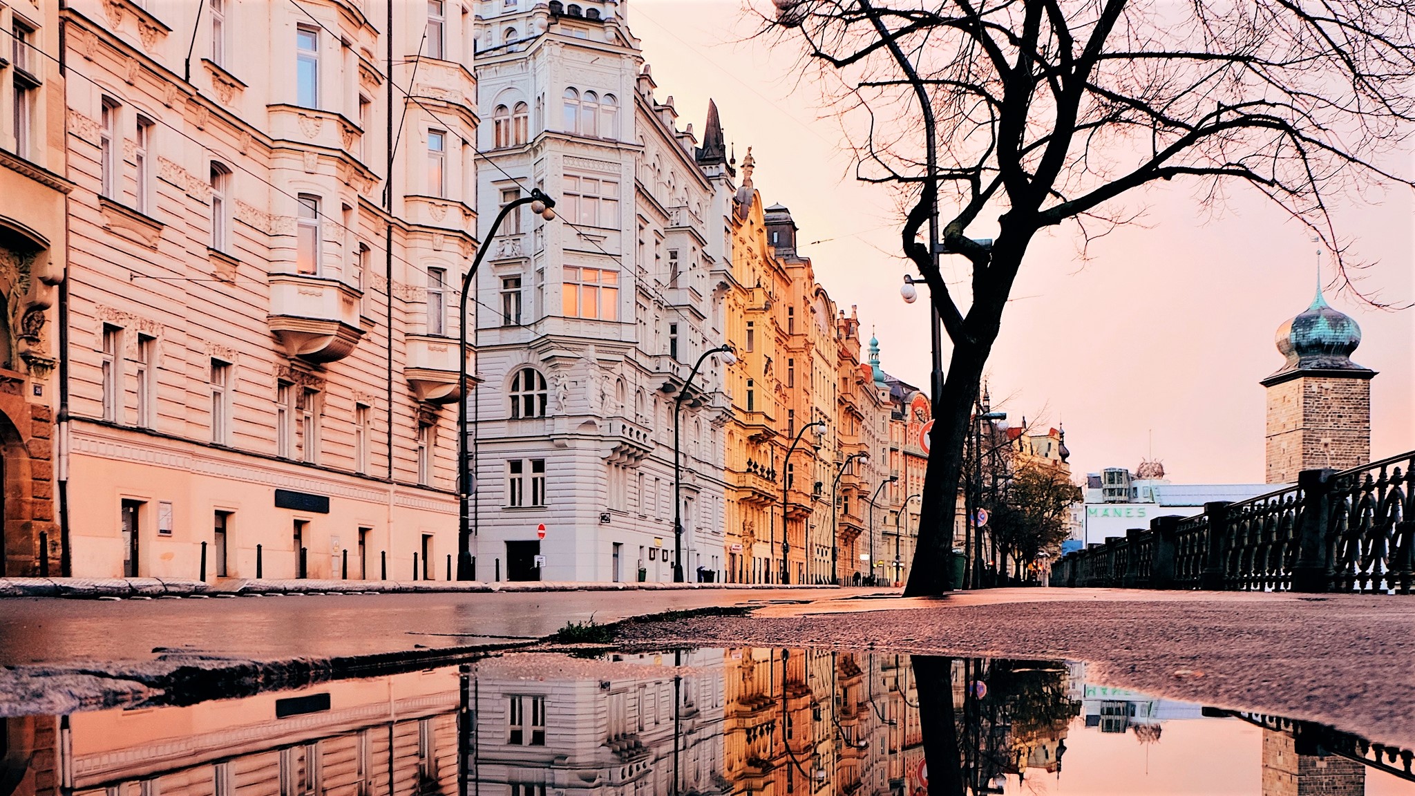 Baixar papel de parede para celular de Cidades, Arquitetura, Casa, Rua, Praga, República Checa, Feito Pelo Homem, Reflecção gratuito.