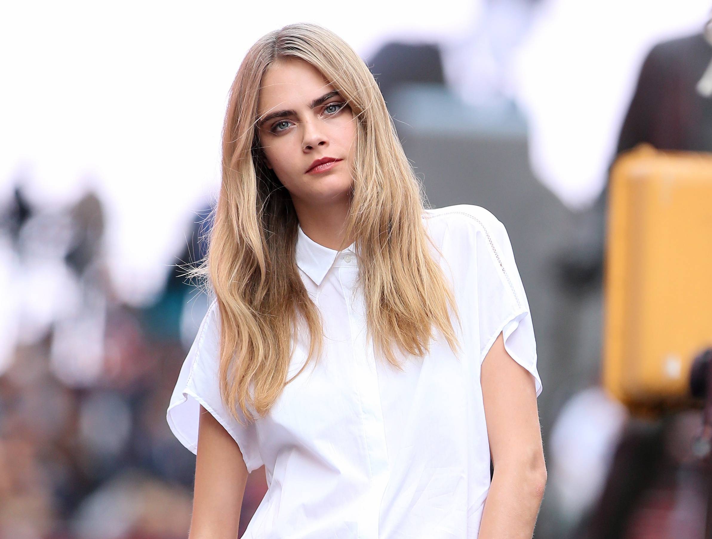 Baixar papel de parede para celular de Inglês, Modelo, Celebridade, Atriz, Cabelo Loiro, Profundidade De Campo, Cara Delevingne gratuito.