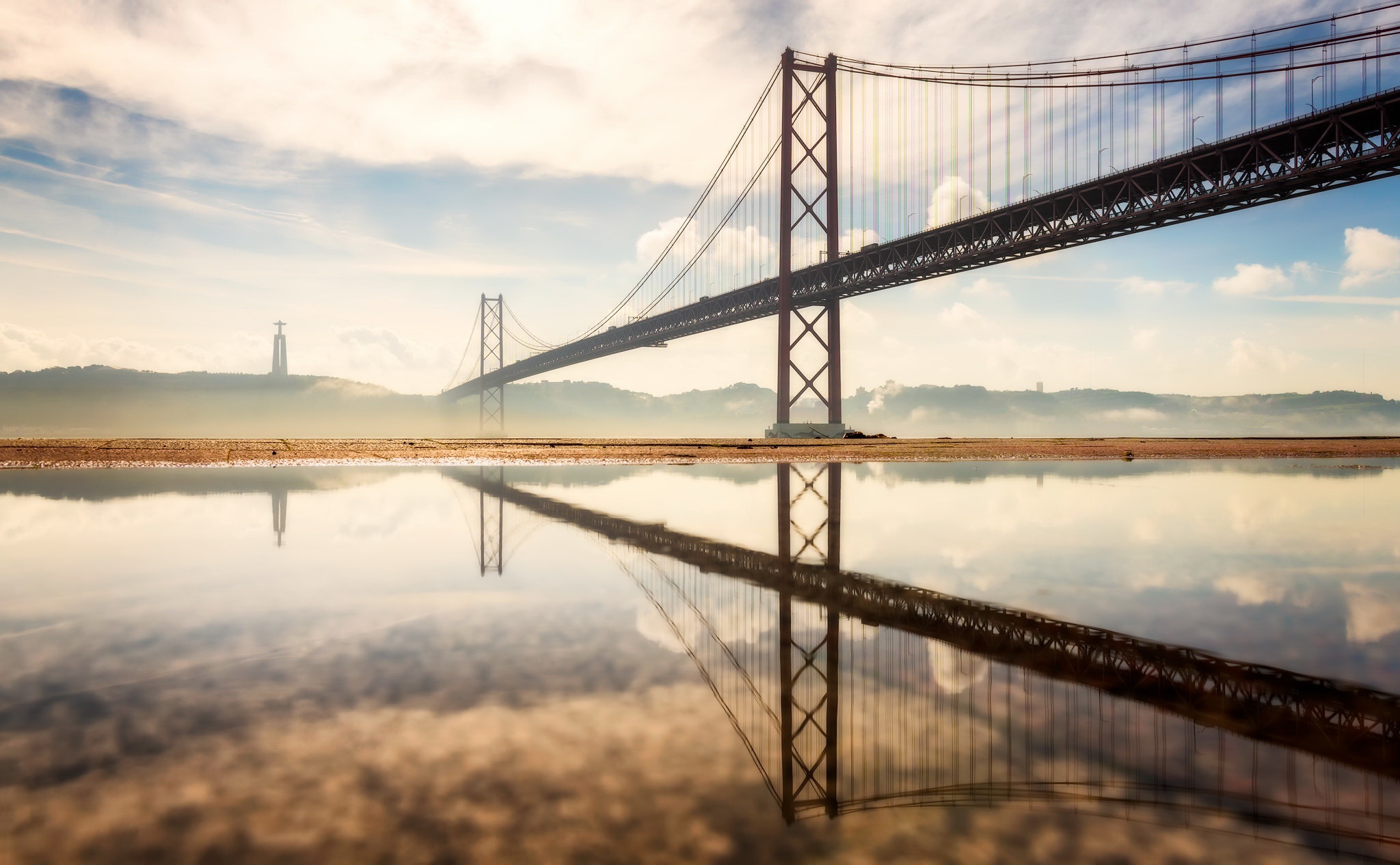 Скачати мобільні шпалери Мости, Міст, Португалія, Створено Людиною, Рефлексія, Міст 25 Квітня безкоштовно.