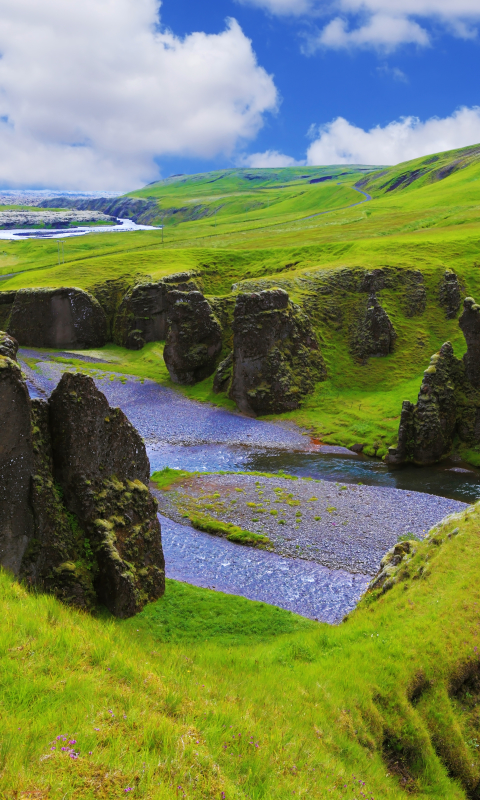 Скачать картинку Пейзаж, Природа, Река, Трава, Горизонт, Исландия, Ландшафт, Земля/природа в телефон бесплатно.