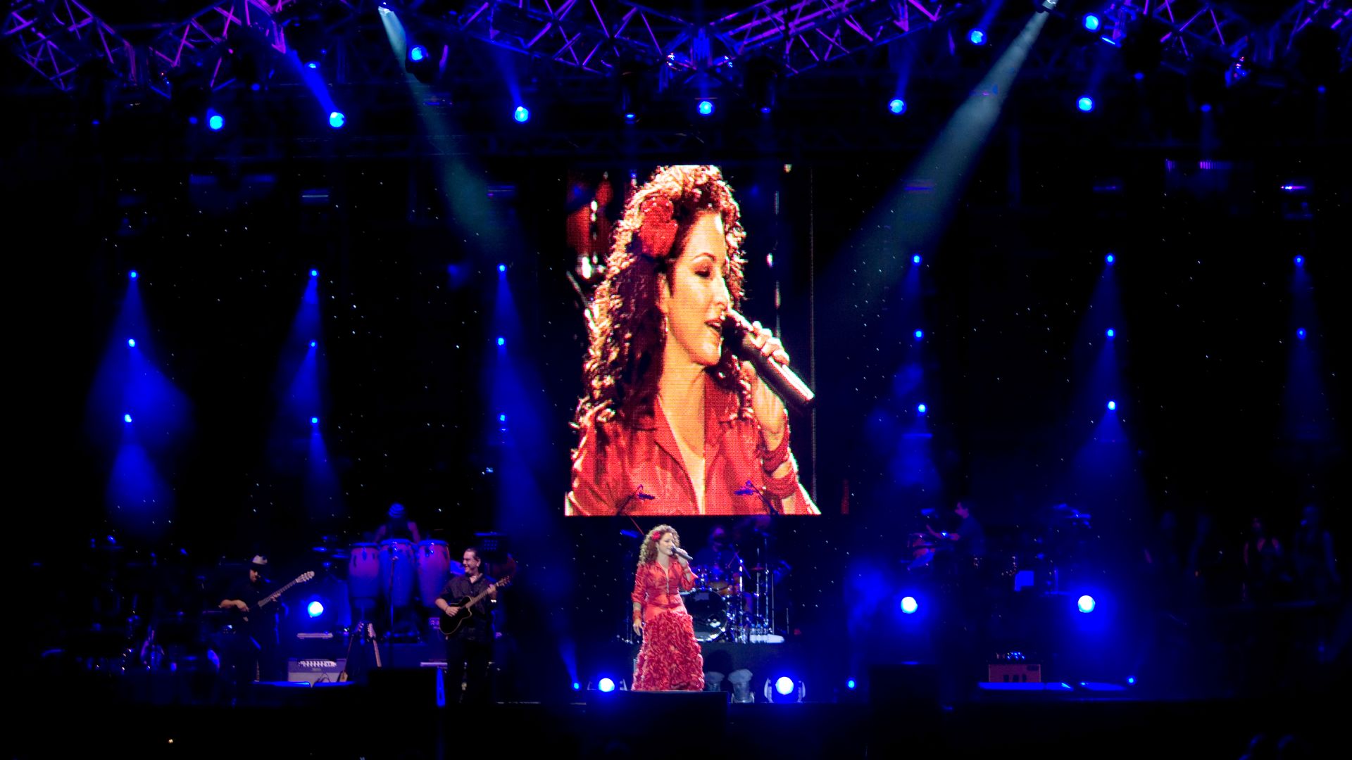 Cool Gloria Estefan HD Wallpaper