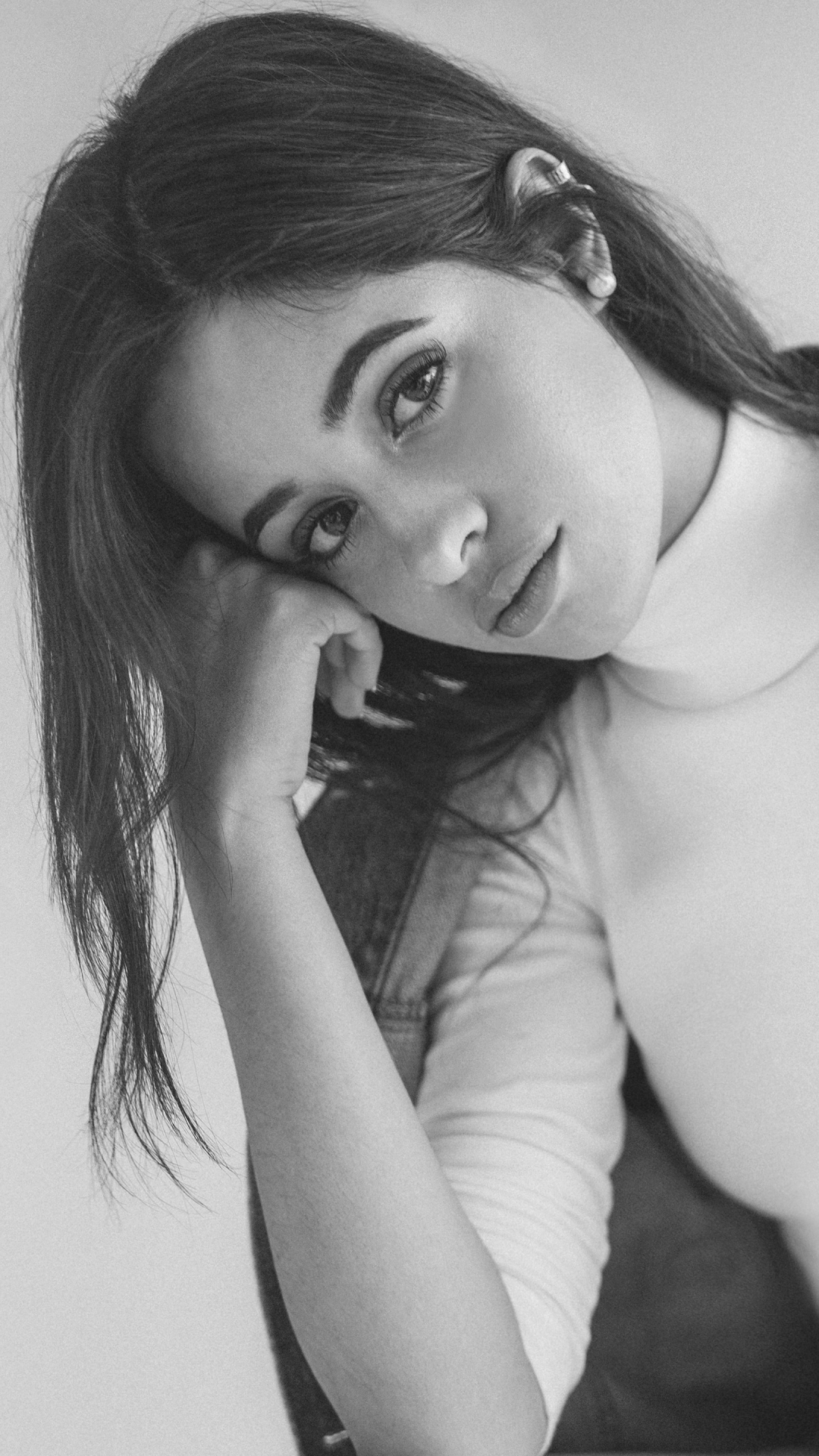 Download mobile wallpaper Music, Smile, Monochrome, Singer, Black & White, Latina, Camila Cabello for free.