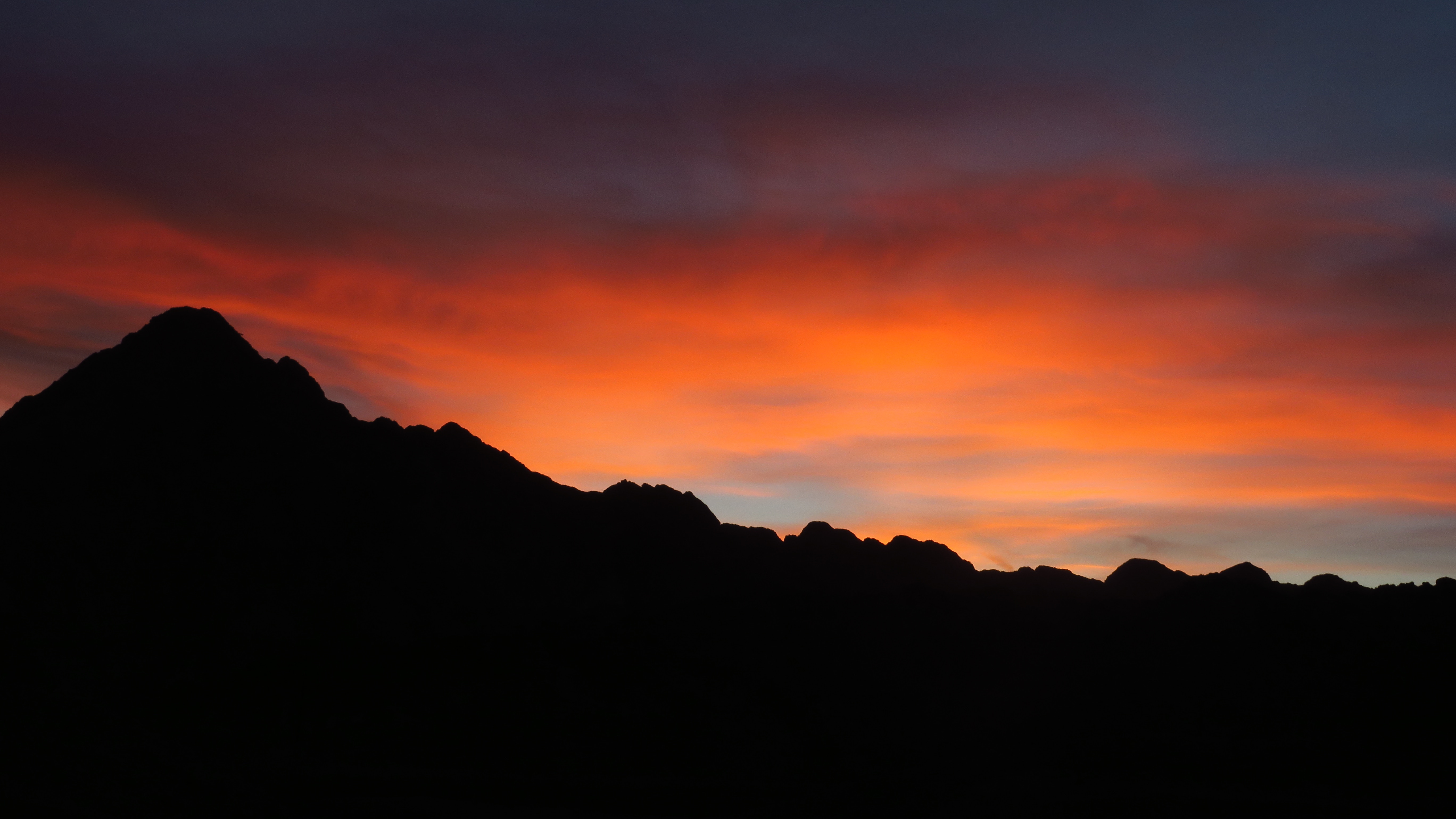 Free download wallpaper Nature, Sunset, Sky, Mountains, Horizon on your PC desktop