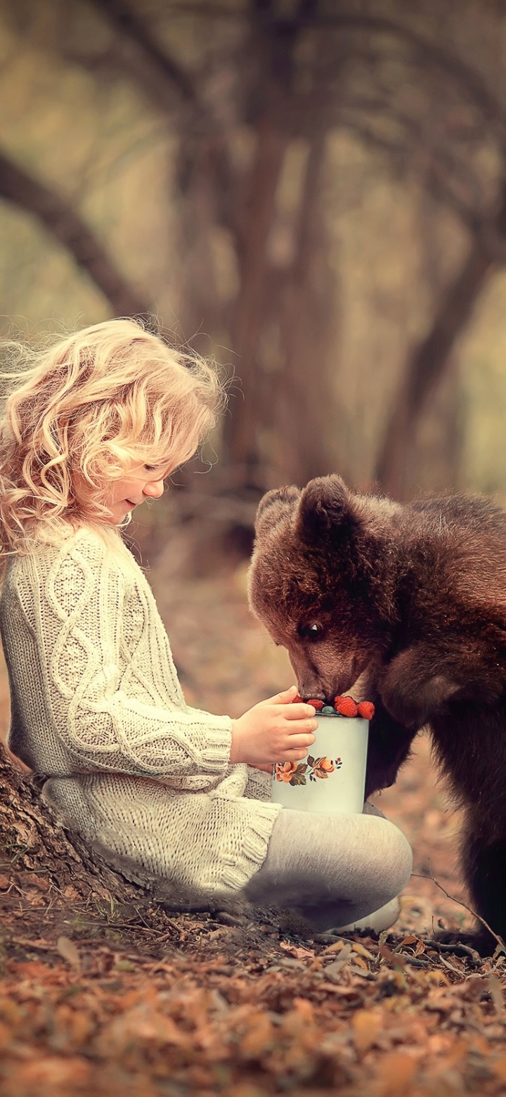 Download mobile wallpaper Bear, Blonde, Cute, Photography, Manipulation, Little Girl, Depth Of Field, Cub for free.