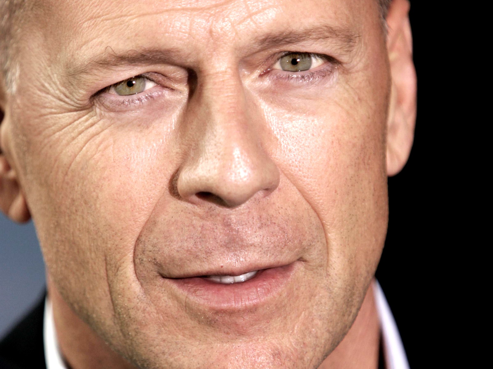 Free download wallpaper Bruce Willis, Celebrity on your PC desktop