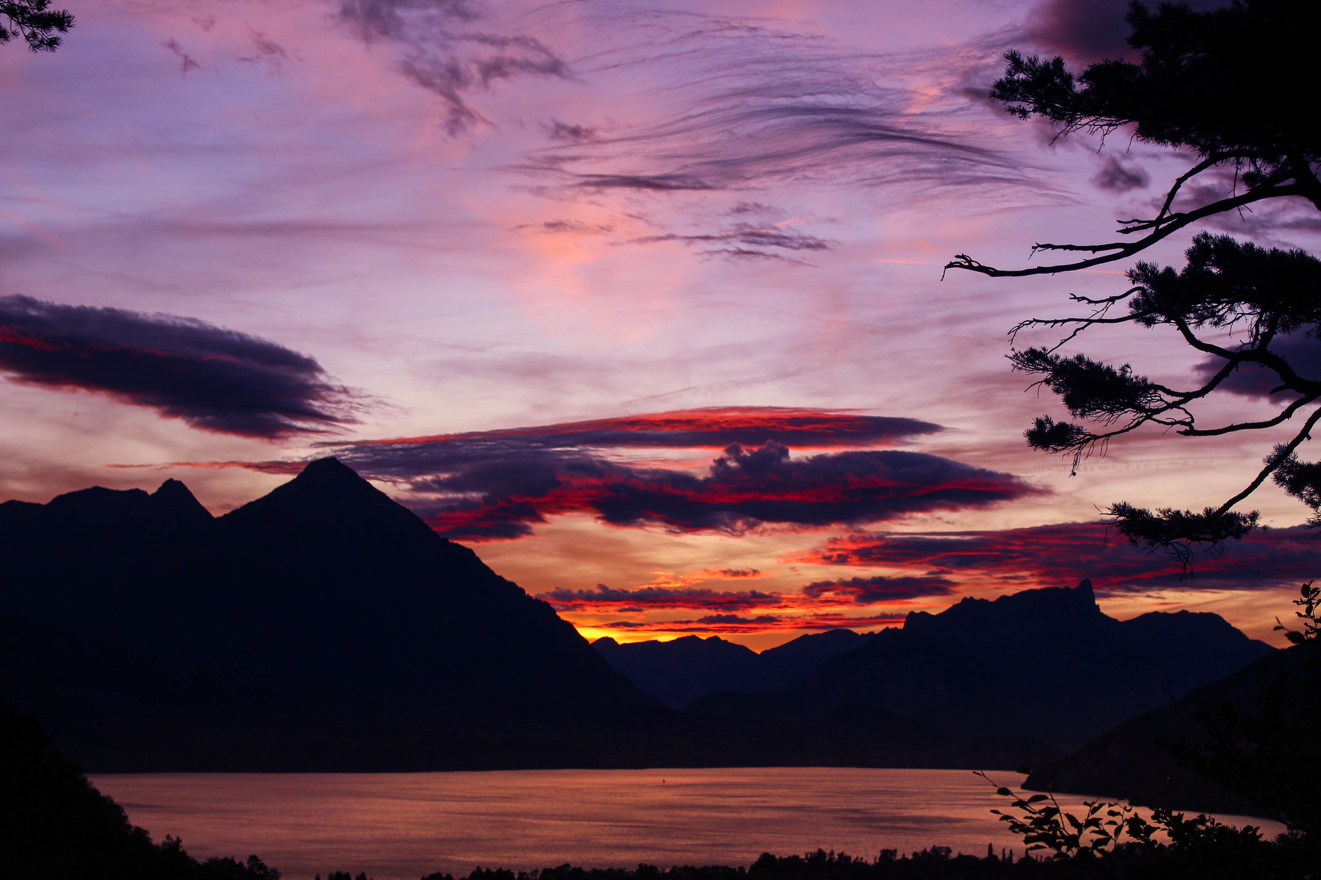 Laden Sie das Sky, Geäst, Zweige, Clouds, Natur, Sunset, Mountains-Bild kostenlos auf Ihren PC-Desktop herunter