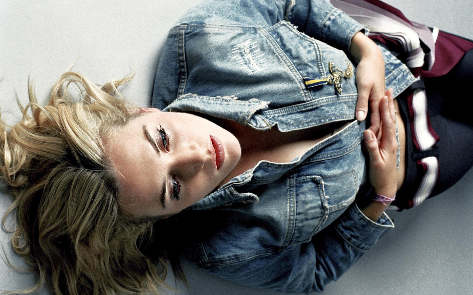 Laden Sie das Berühmtheiten, Kate Winslet-Bild kostenlos auf Ihren PC-Desktop herunter