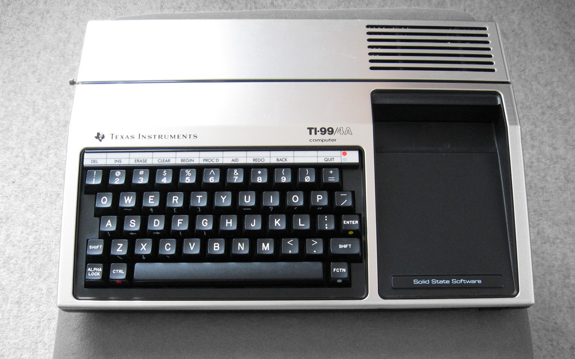 テキサスインスツルメンツ Ti 99/4AHDデスクトップの壁紙をダウンロード