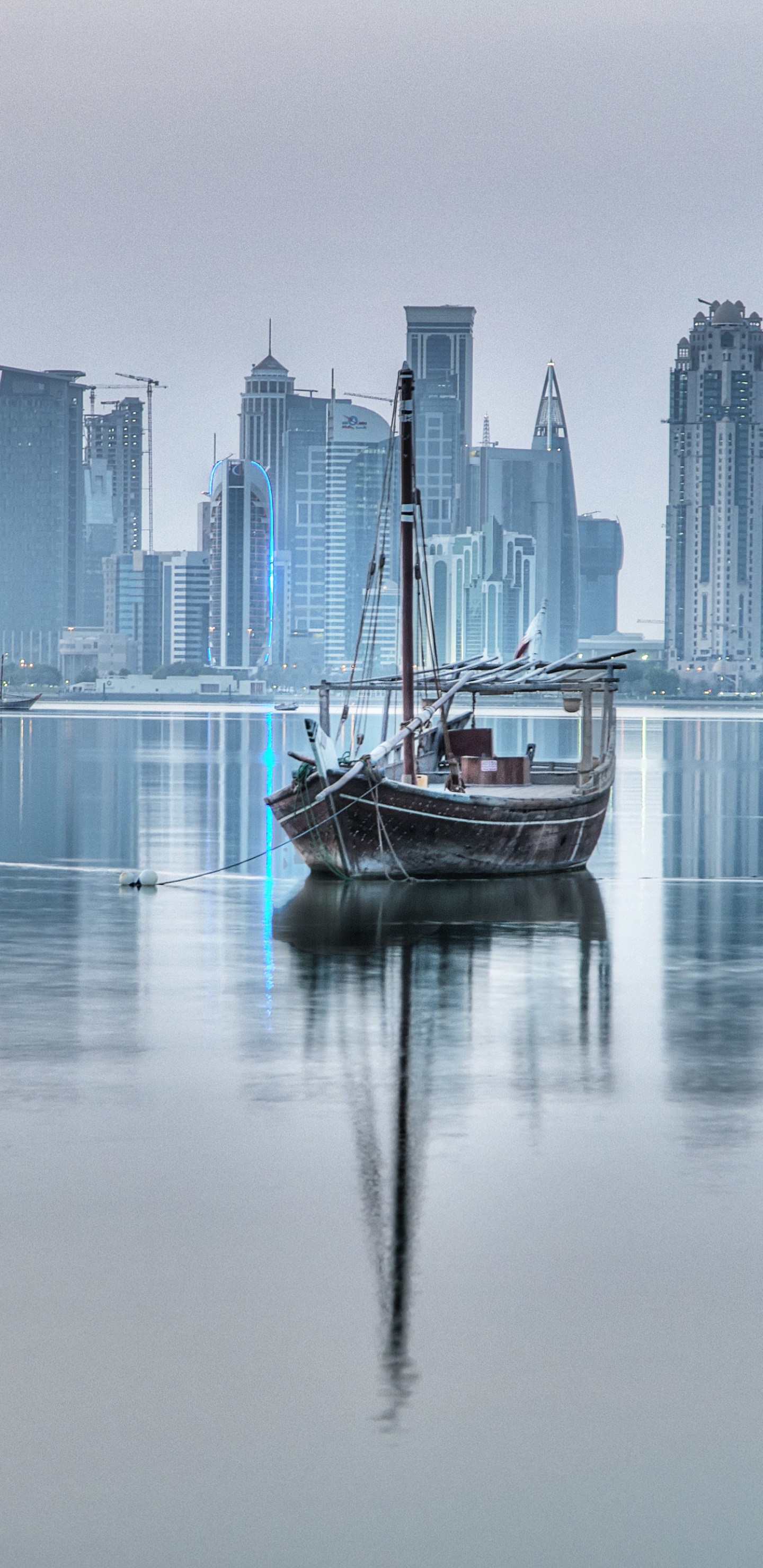 1129403 télécharger le fond d'écran qatar, construction humaine, doha, bateau, villes - économiseurs d'écran et images gratuitement