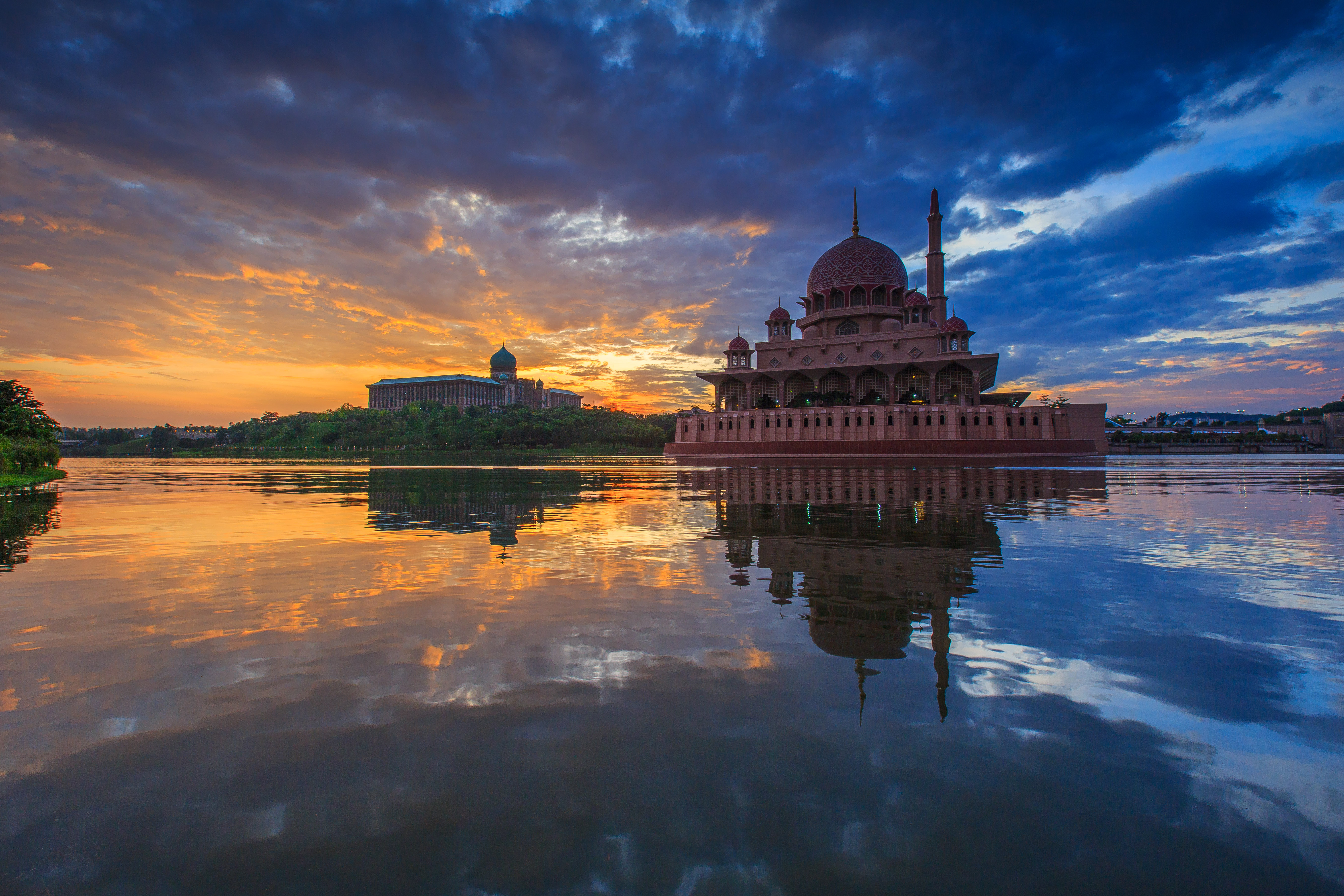 356087壁紙のダウンロード宗教的, プトラ モスク, 建物, マレーシア, モスク, プトラジャヤ, 反射, 日没-スクリーンセーバーと写真を無料で