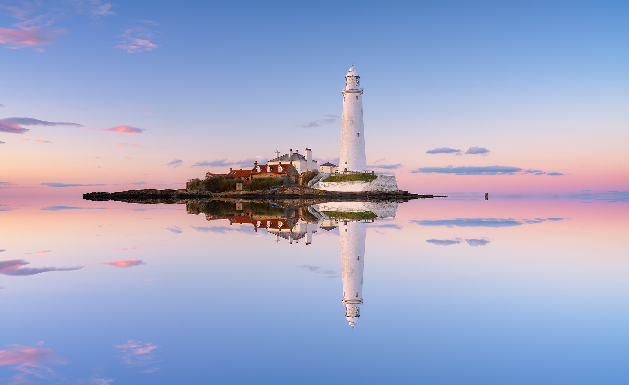 Download mobile wallpaper Sky, Building, Horizon, Reflection, Lighthouse, Man Made for free.
